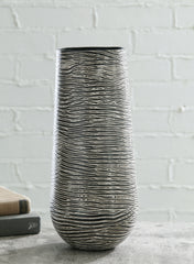 3 Brothers Decor - Ashley Furniture - Fynn Vase - Vase - A2000515