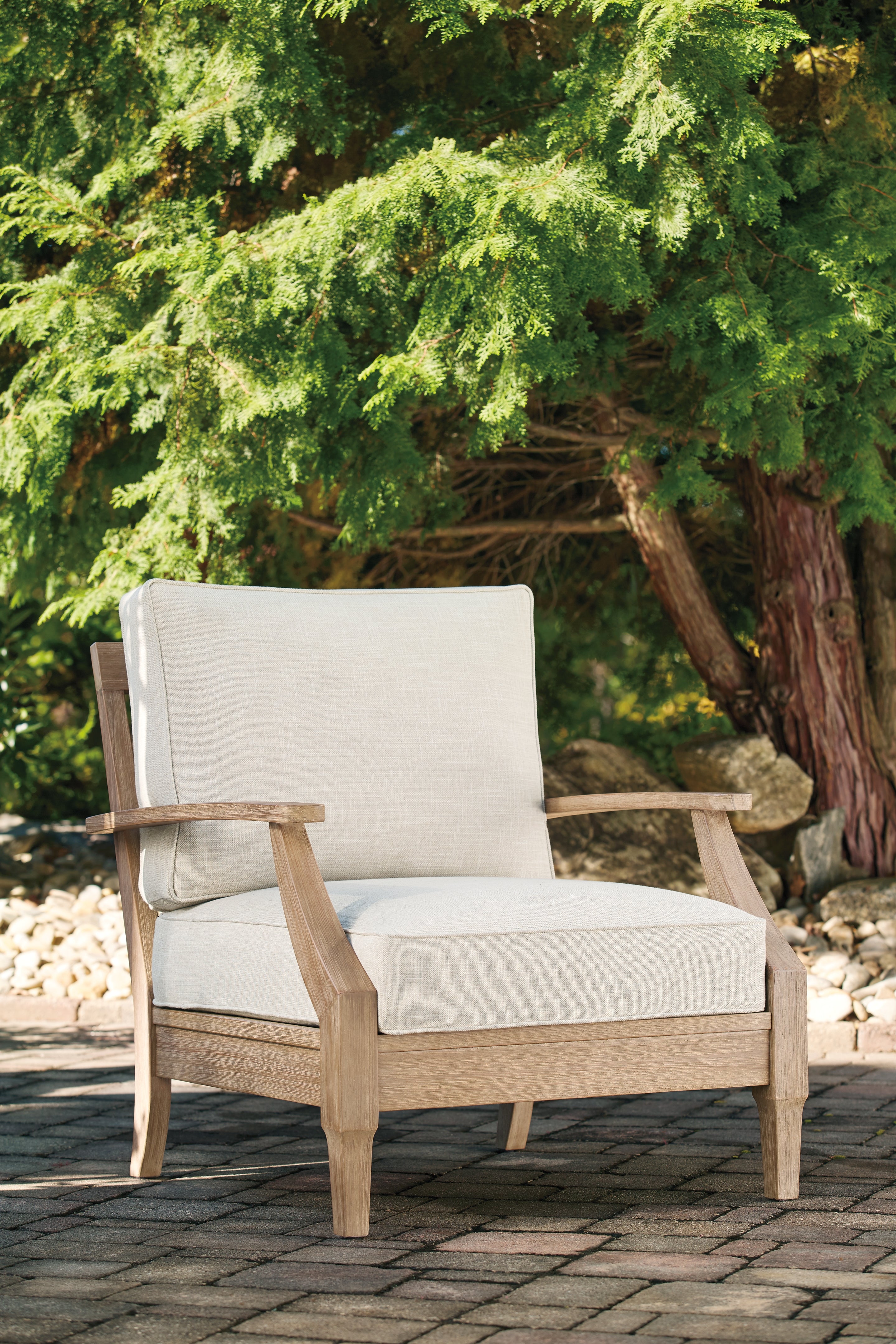 3 Brothers Decor - Ashley Furniture - Carter Hall Outdoor - Lounge Chair w/Cushion (1/CN) - P601-820