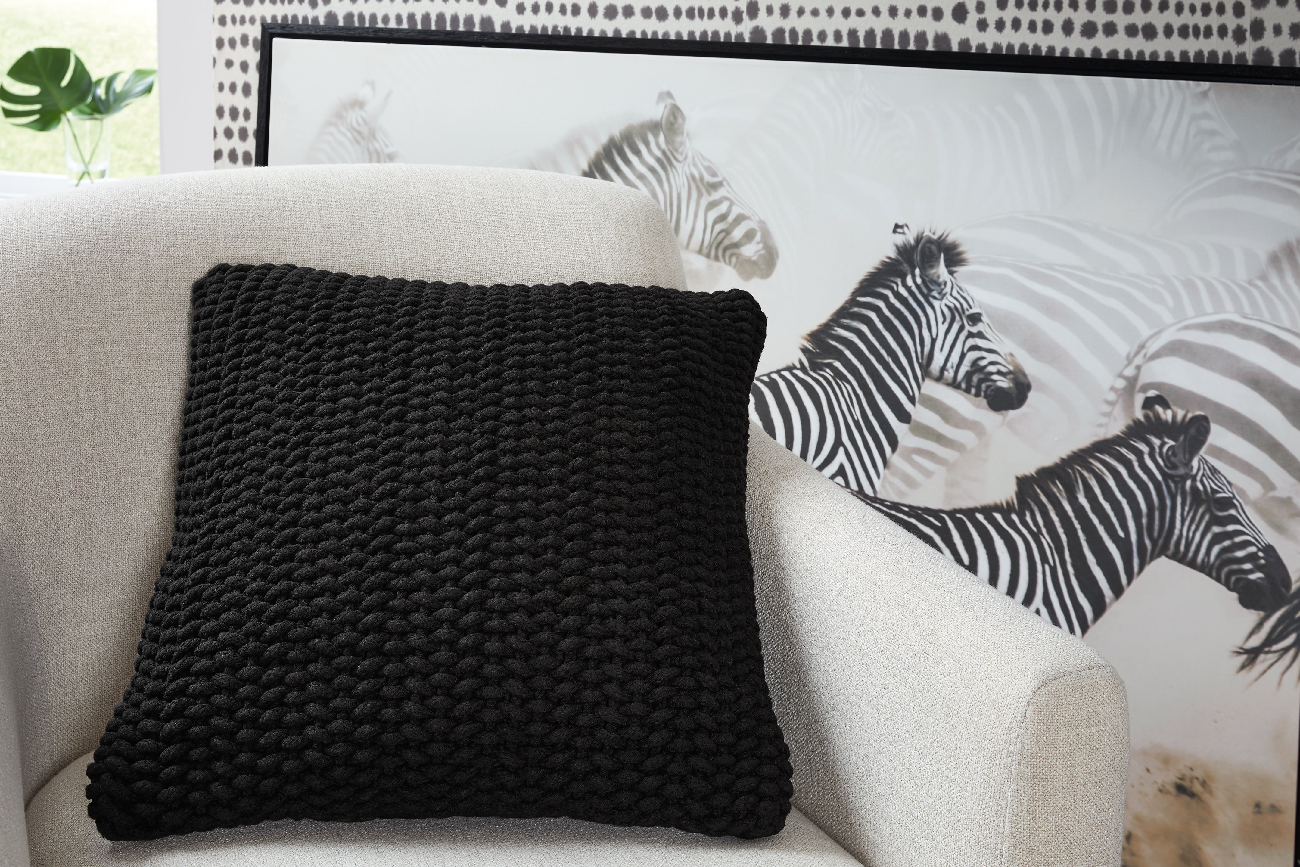 3 Brothers Decor - Ashley Furniture - Renemore Pillows - Pillow / Black - A1000475P