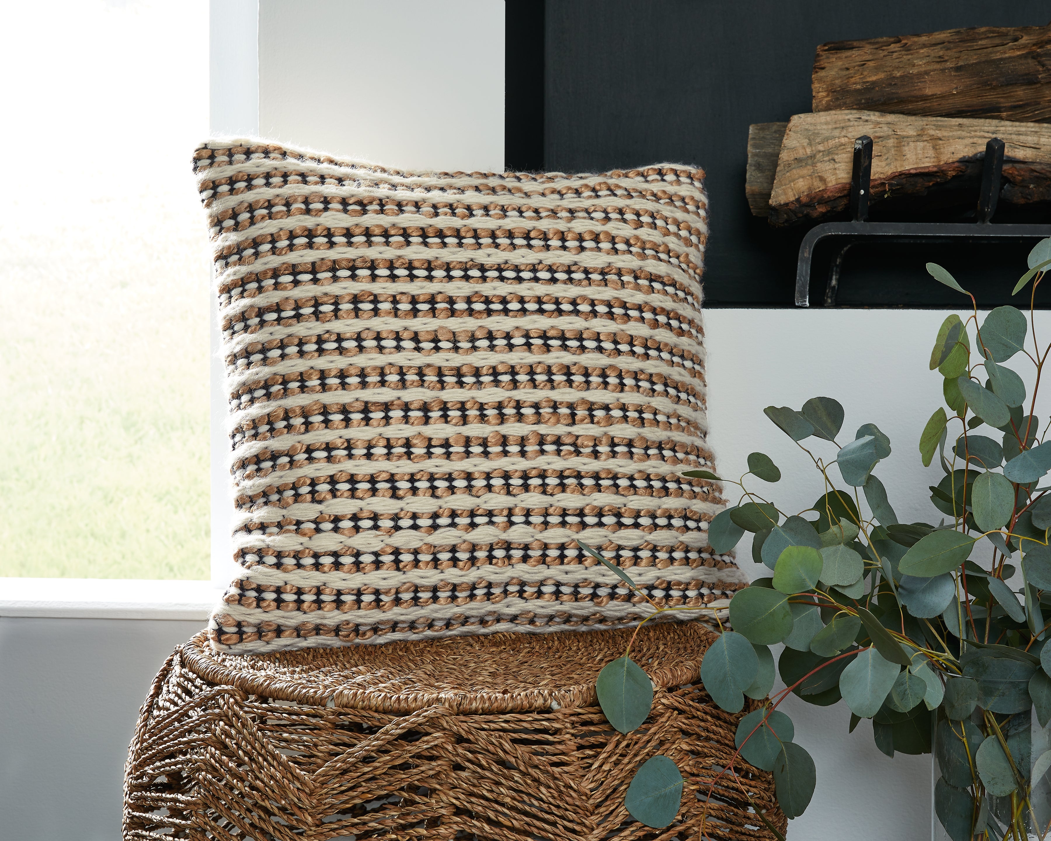 3 Brothers Decor - Ashley Furniture - Nealington Pillows - Pillow (4/CS) / Brown/Black/White - A1000929