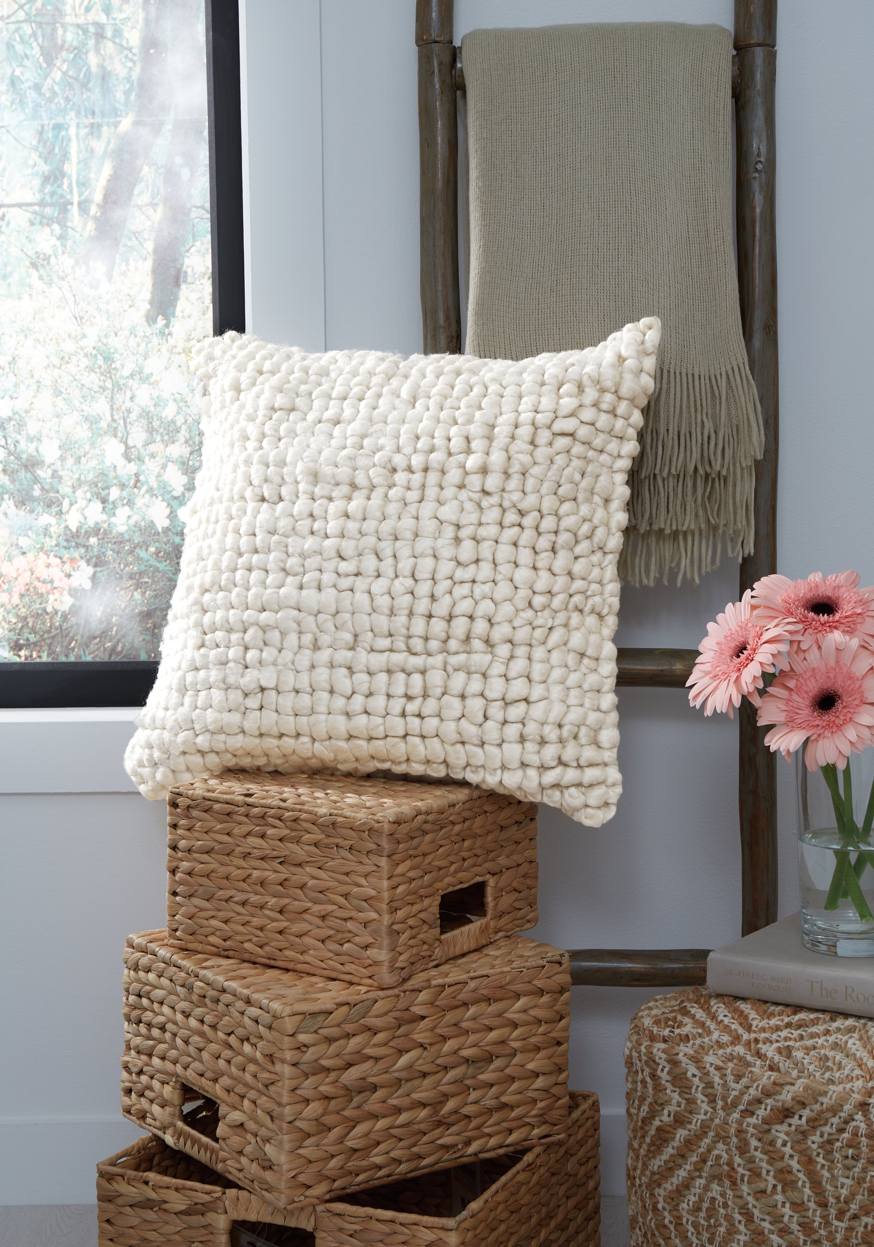 3 Brothers Decor - Ashley Furniture - Aavie Pillows - Pillow / Ivory - A1000956P