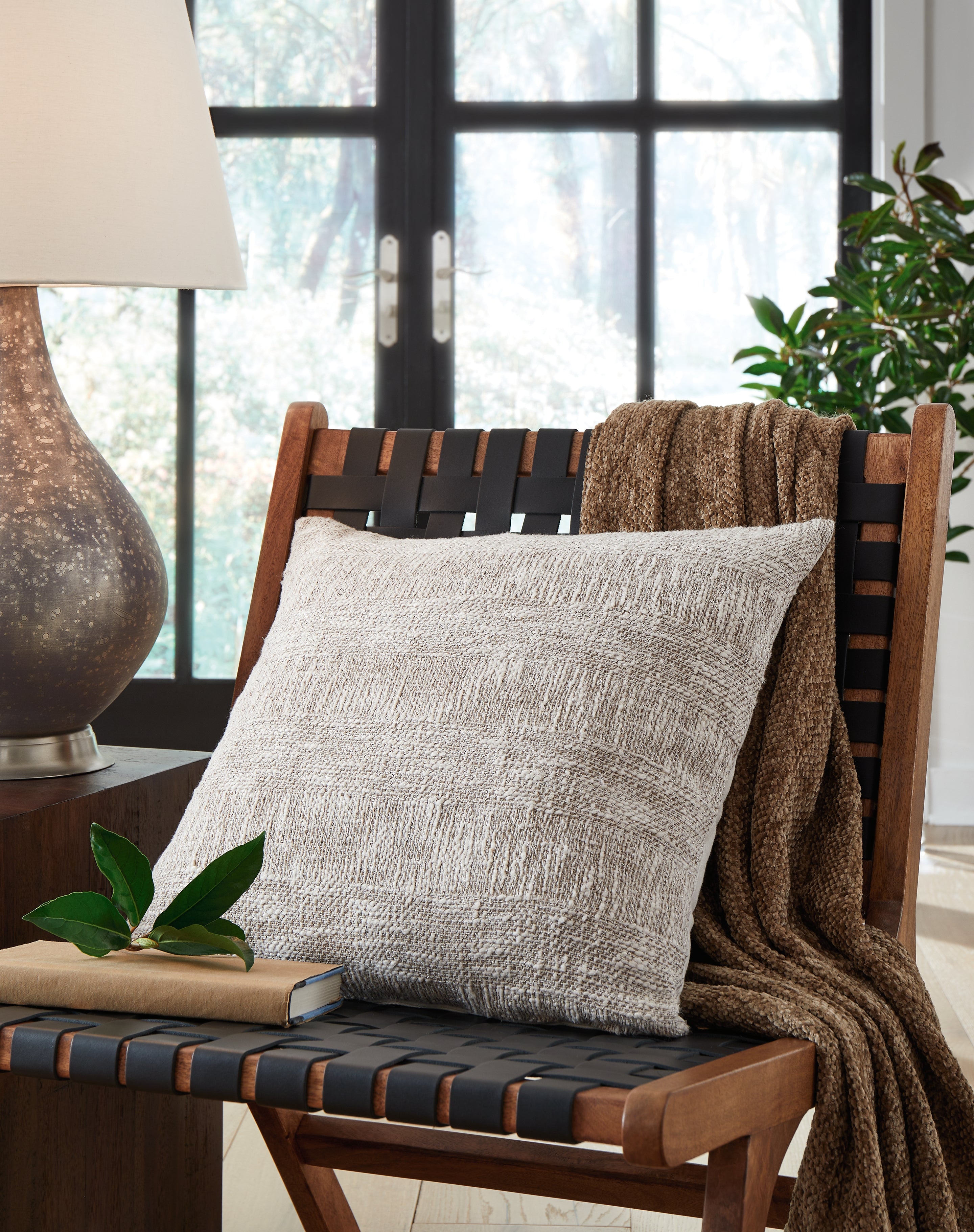 3 Brothers Decor - Ashley Furniture - Carddon Pillows - Pillow (4/CS) / Brown/White - A1000971