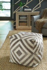 3 Brothers Decor - Ashley Furniture - Hartselle Pouf - Pouf / Brown - A1000982