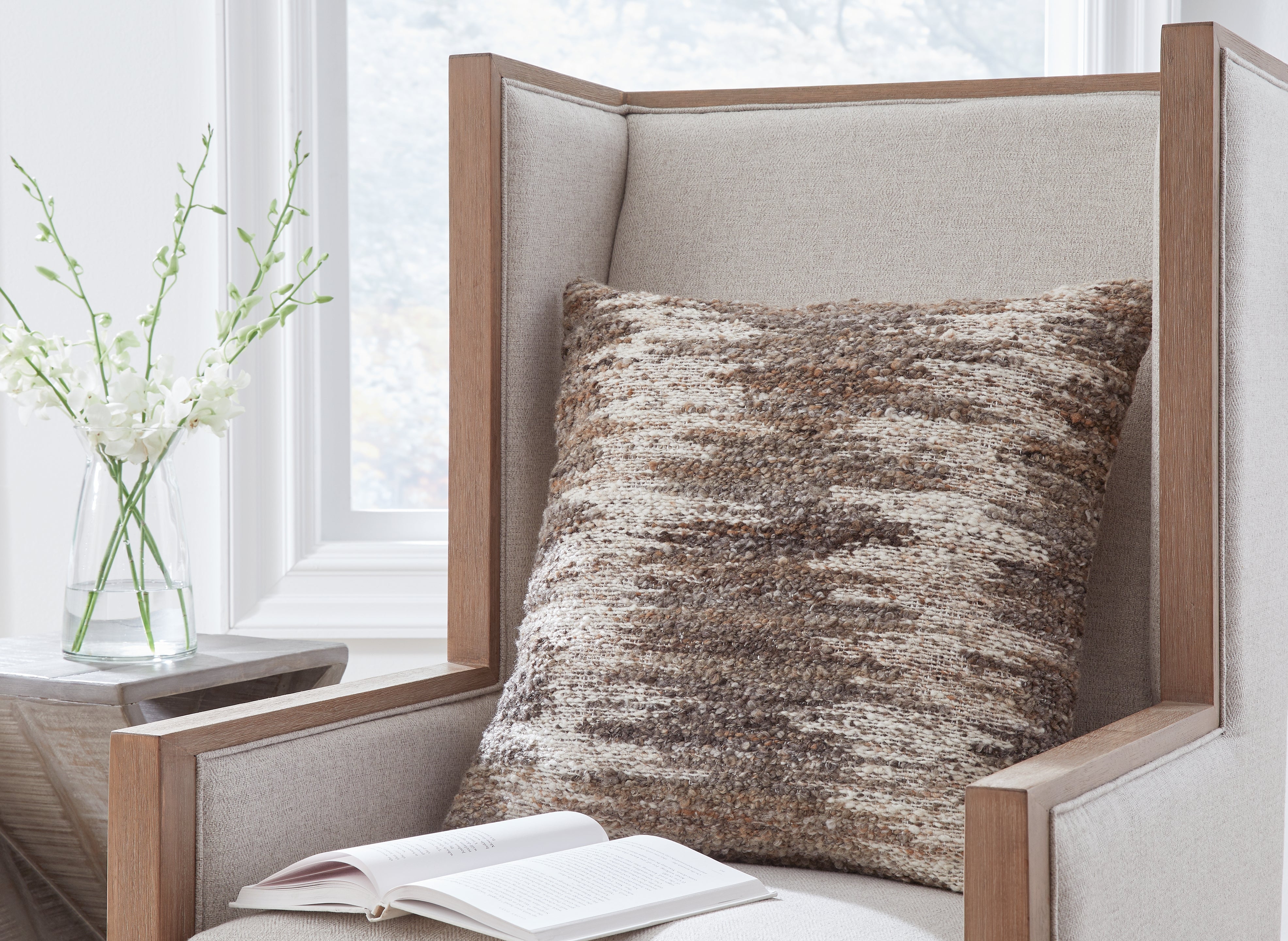 3 Brothers Decor - Ashley Furniture - Nealton Pillows - Pillow (4/CS) / Brown/White - A1001050