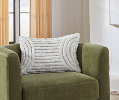 3 Brothers Decor - Ashley Furniture - Farissen Pillows - Pillow (4/CS) / White/Tan - A1001062