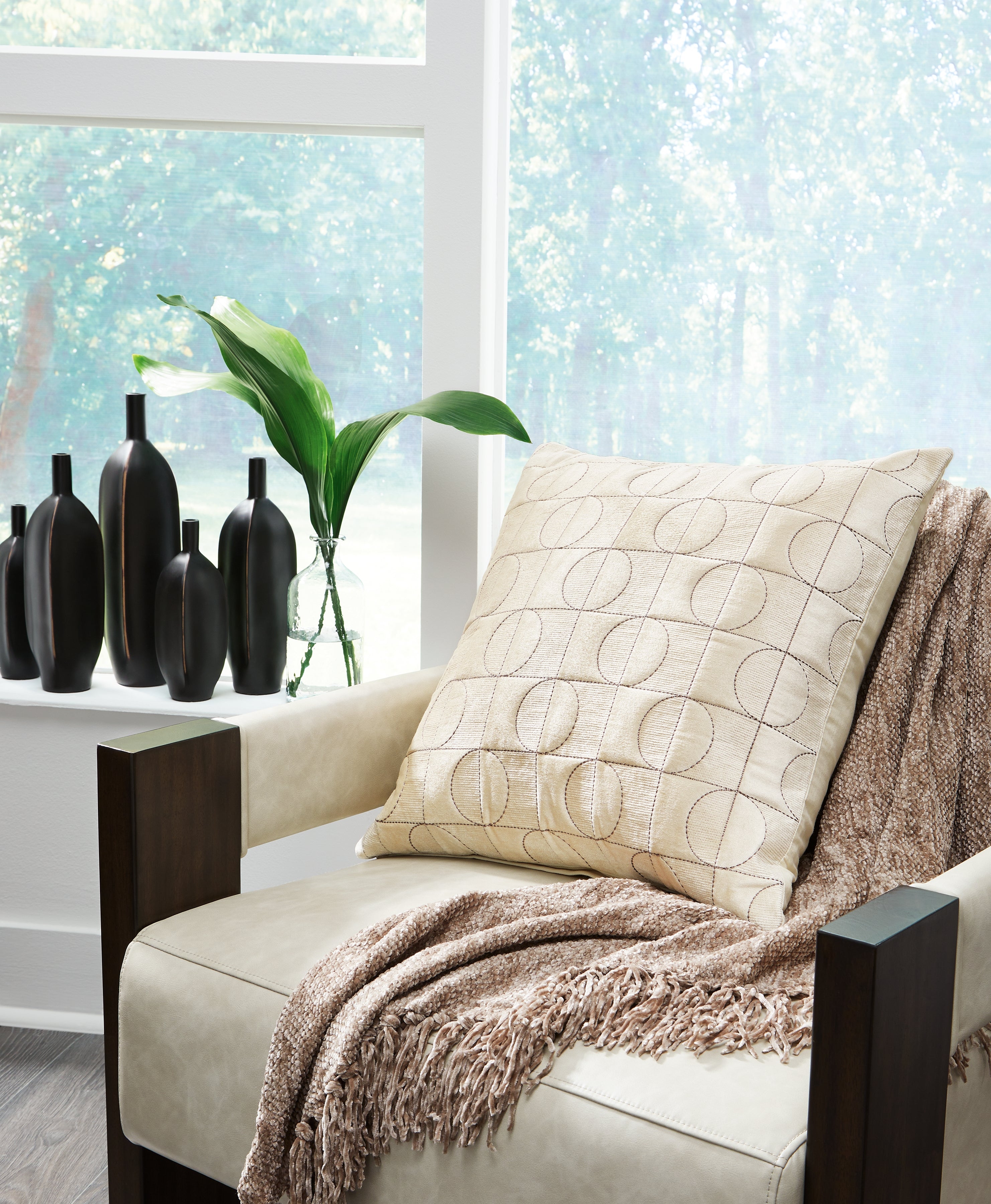 3 Brothers Decor - Ashley Furniture - Kydner Pillows - Pillow (4/CS) / Beige/Brown - A1001074