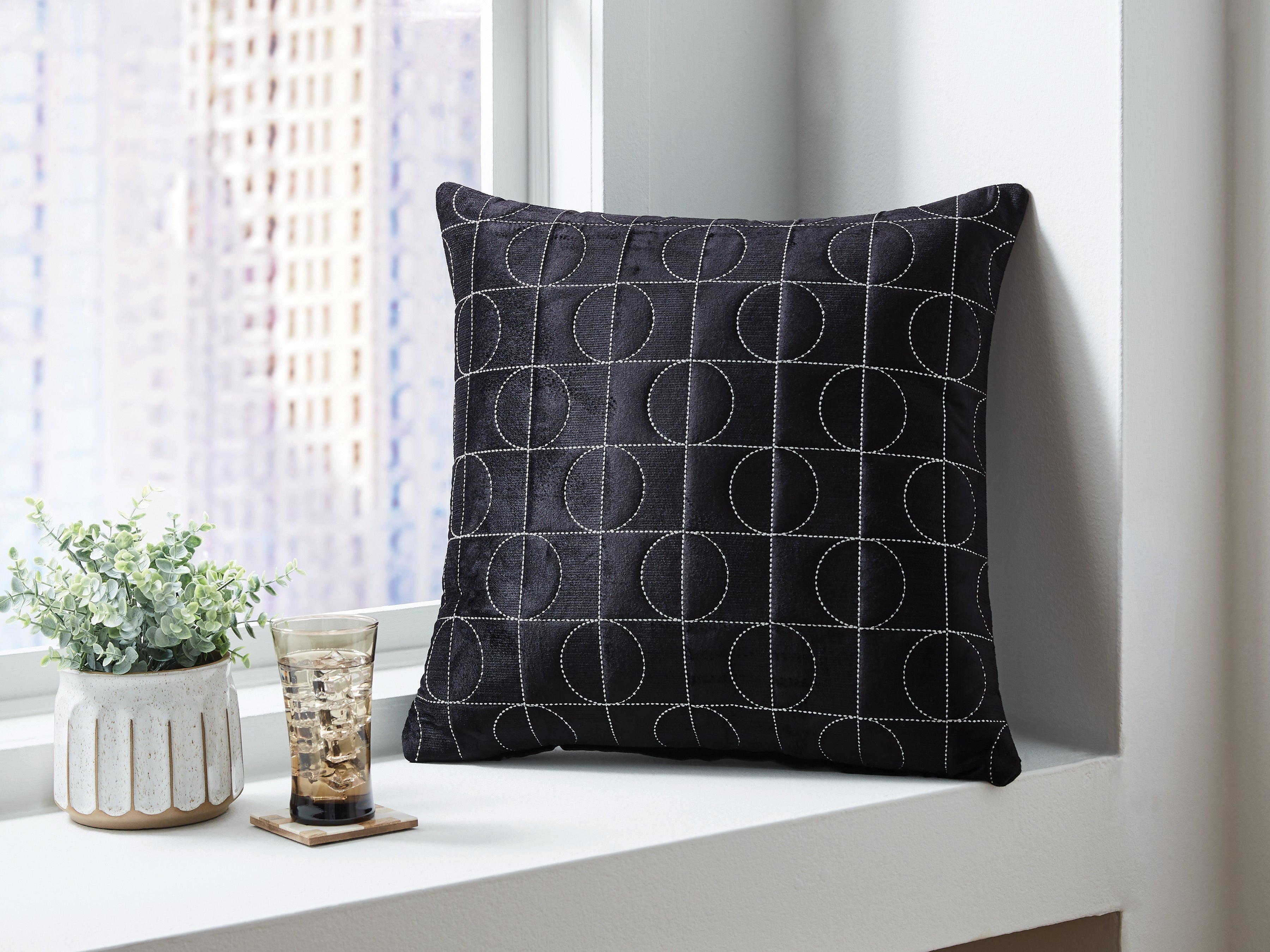 3 Brothers Decor - Ashley Furniture - Kydner Pillows - Pillow (4/CS) / Black/Silver - A1001108