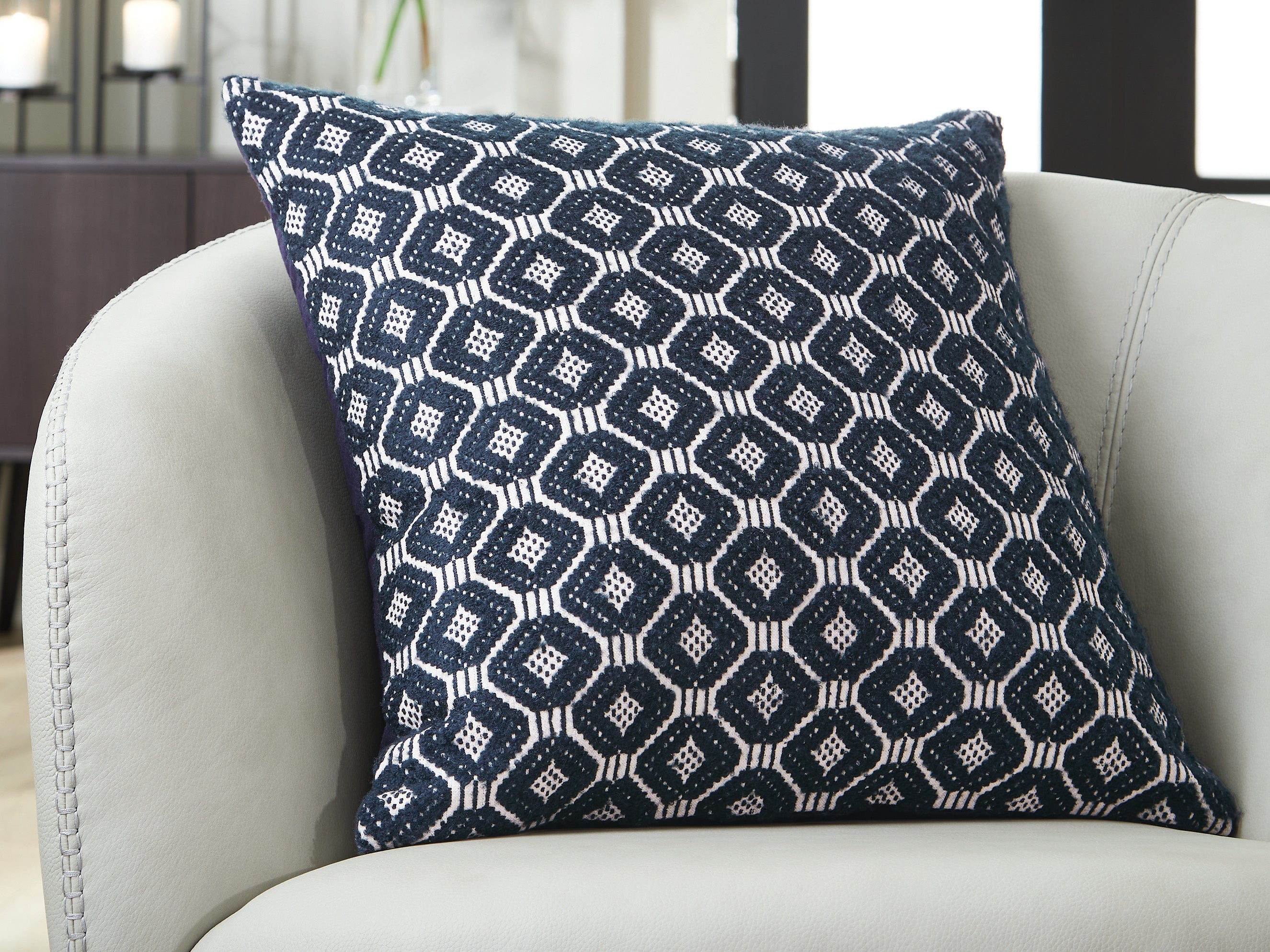 3 Brothers Decor - Ashley Furniture - Abra Pillows - Pillow (4/CS) / Black/Ivory - A1001109