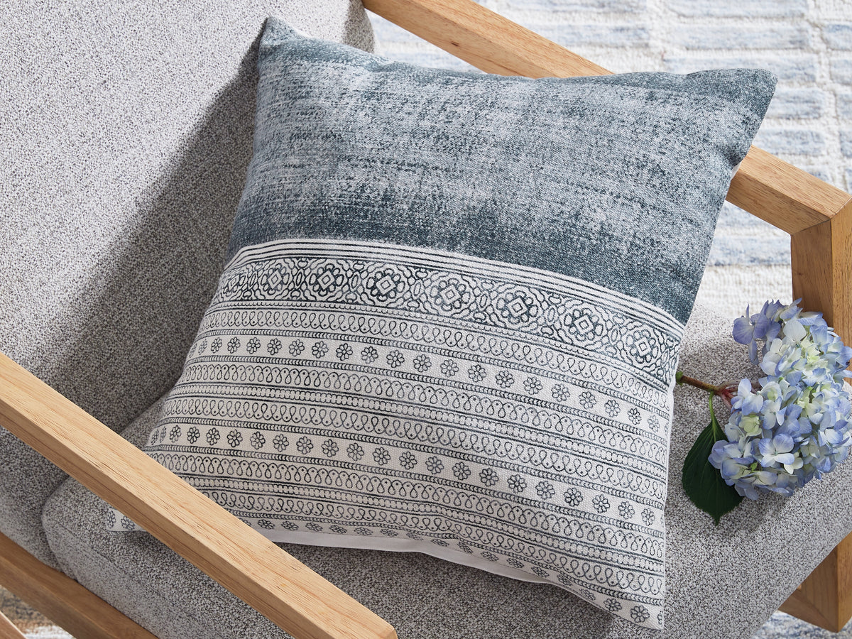 3 Brothers Decor - Ashley Furniture - Harperville Pillows - Pillow (4/CS) / Blue/White - A1001127