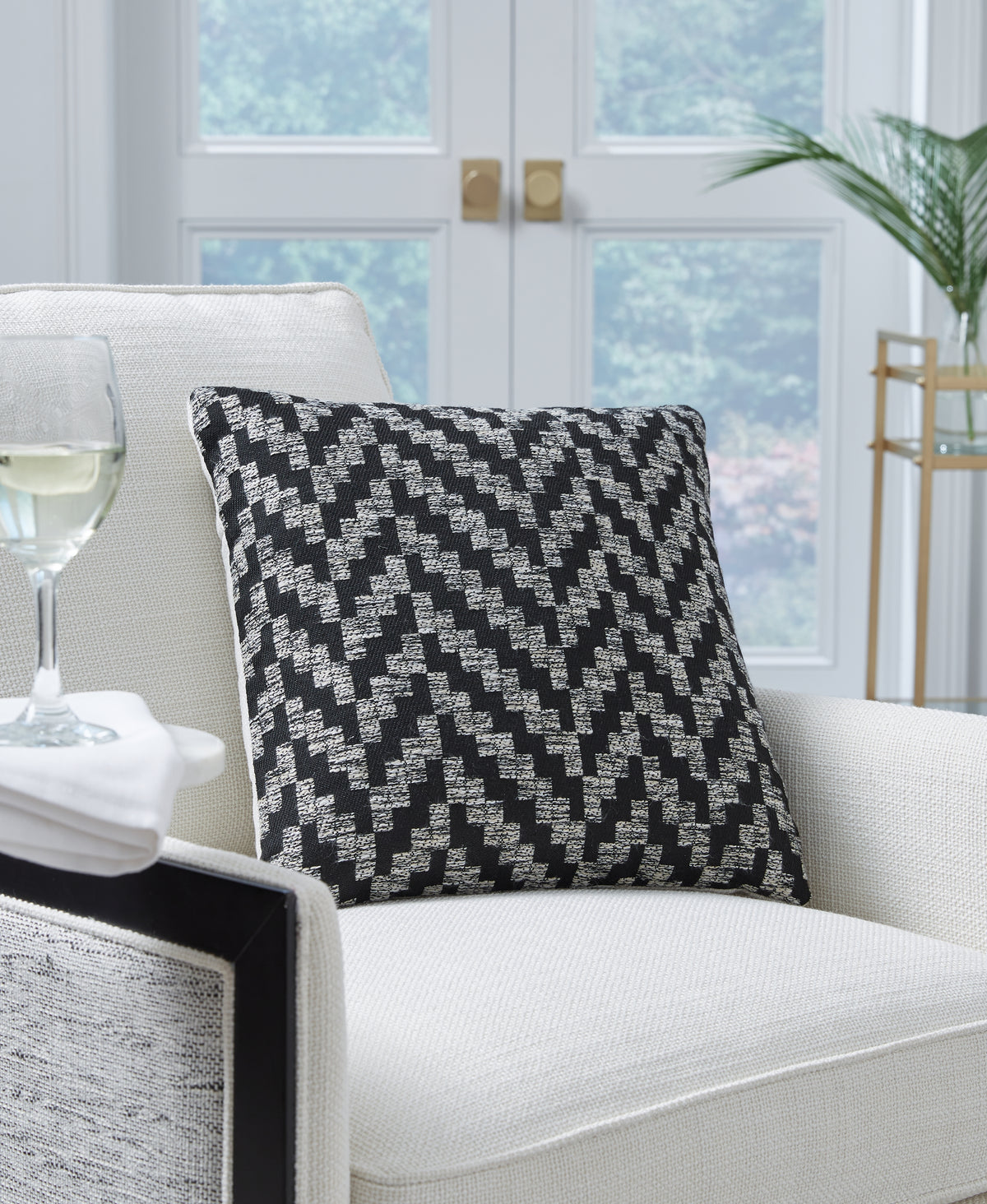 3 Brothers Decor - Ashley Furniture - Tenslock Next-Gen Nuvella Pillows - Pillow (4/CS) / Black/White - A1900011
