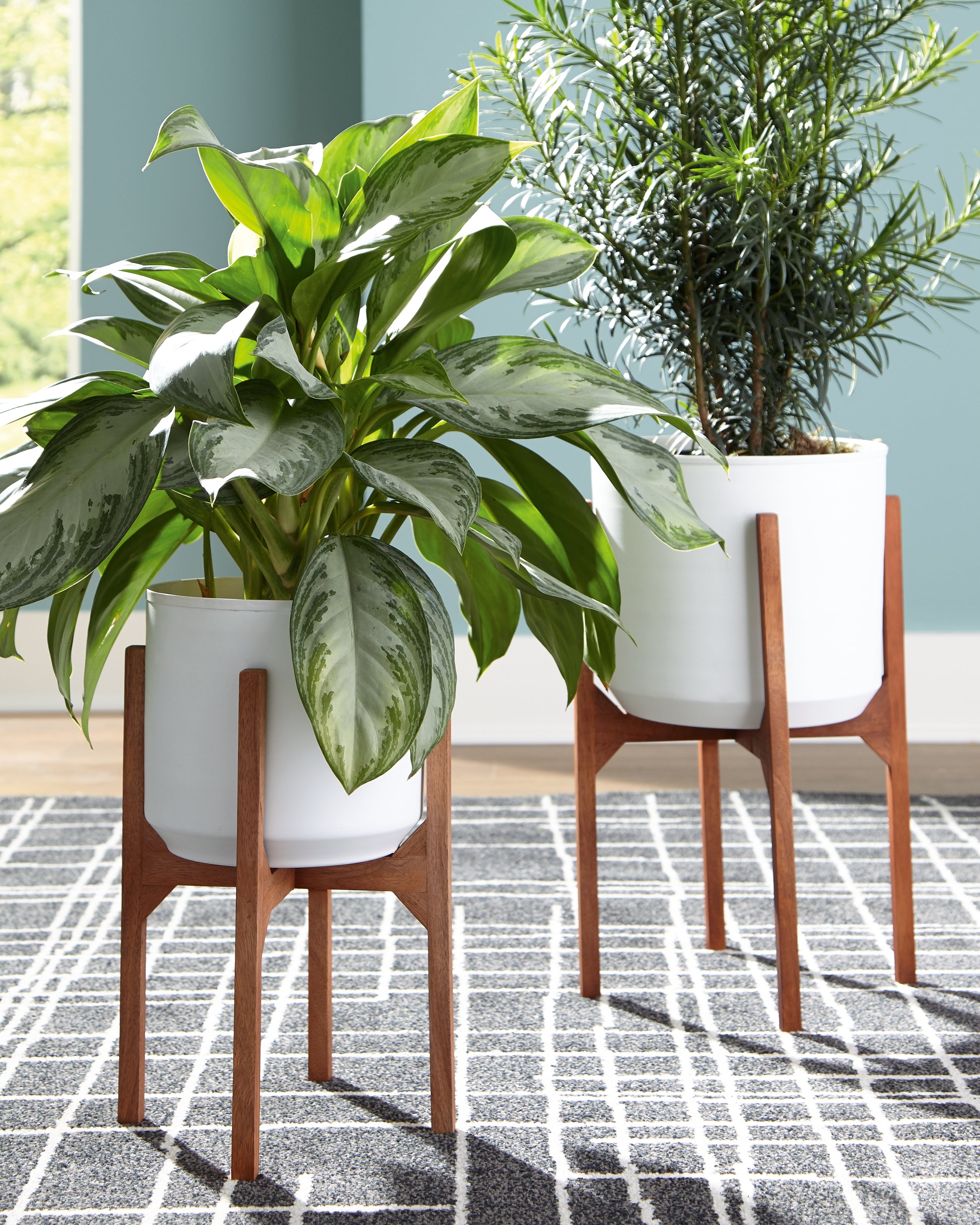 3 Brothers Decor - Ashley Furniture - Dorcey Planter (Set of 2) - Planter Set (Set of 2) / White/Brown - A2000427