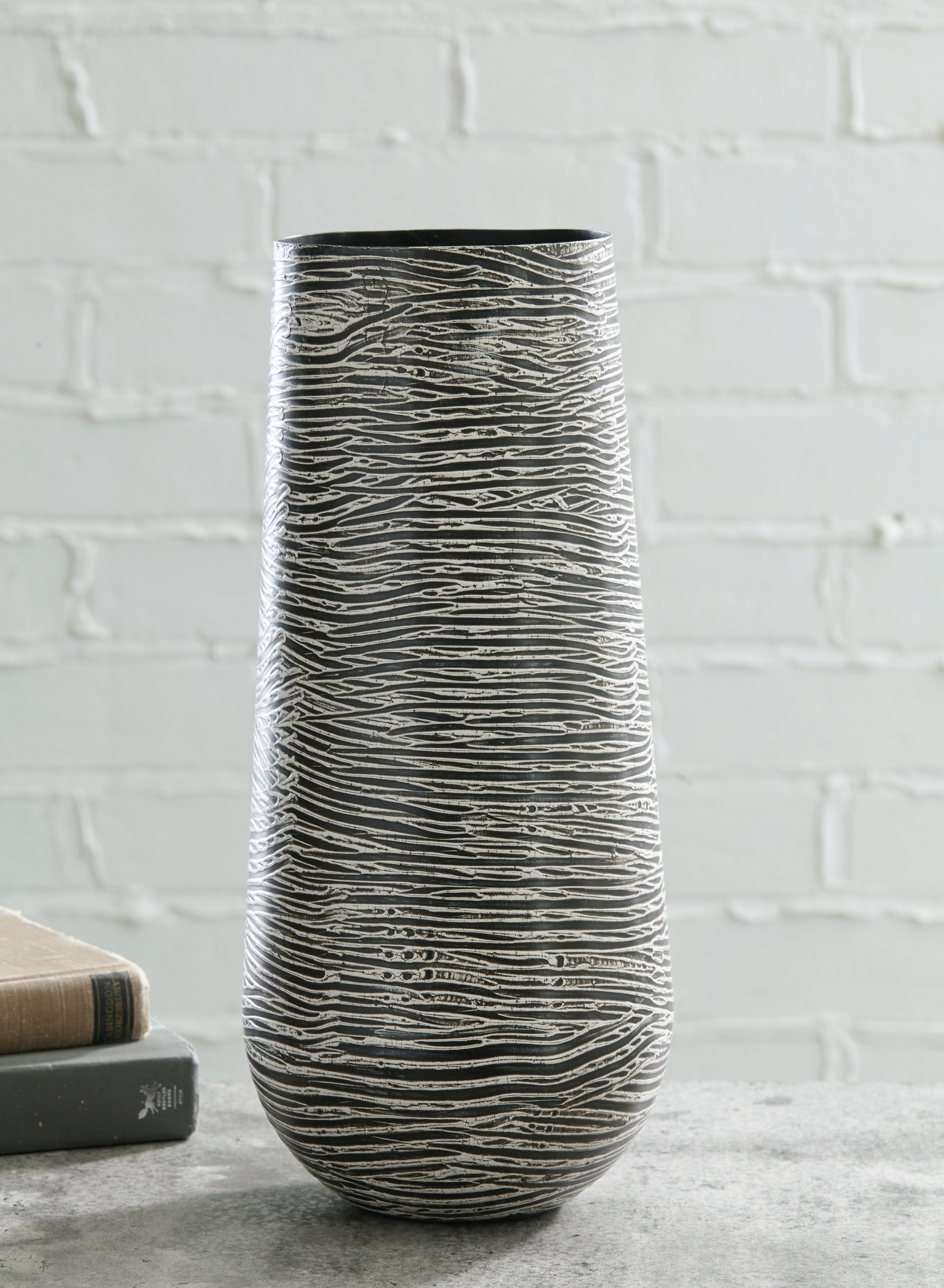 3 Brothers Decor - Ashley Furniture - Fynn Vase - Vase / Antique Gray - A2000515