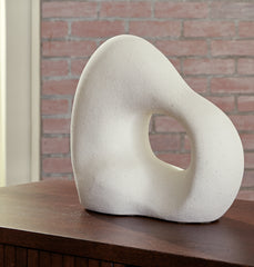 3 Brothers Decor - Ashley Furniture - Arthrow Sculpture - Sculpture / Off White - A2000649