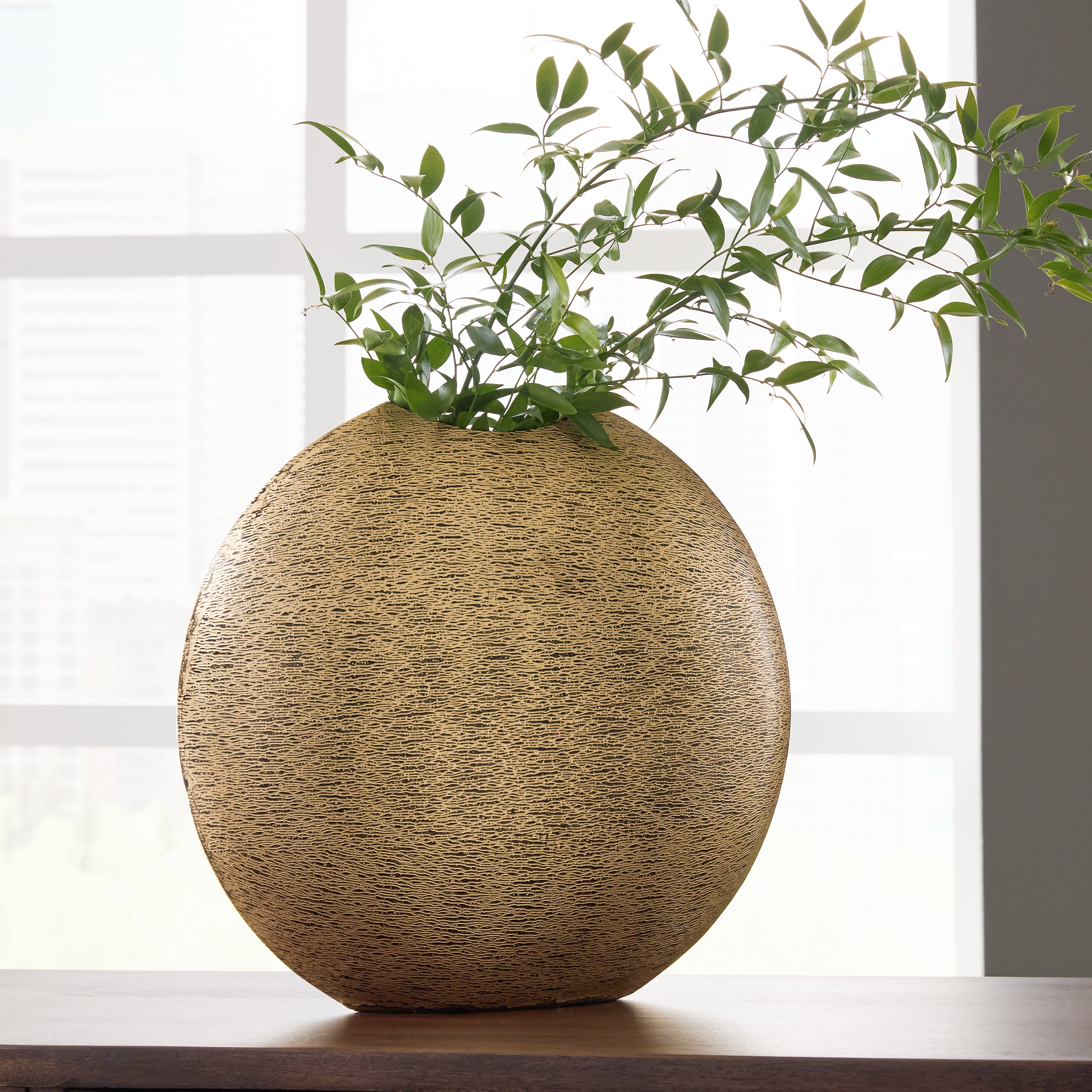 3 Brothers Decor - Ashley Furniture - Iansboro Vase - Vase / Antique Gold Finish - A2000697