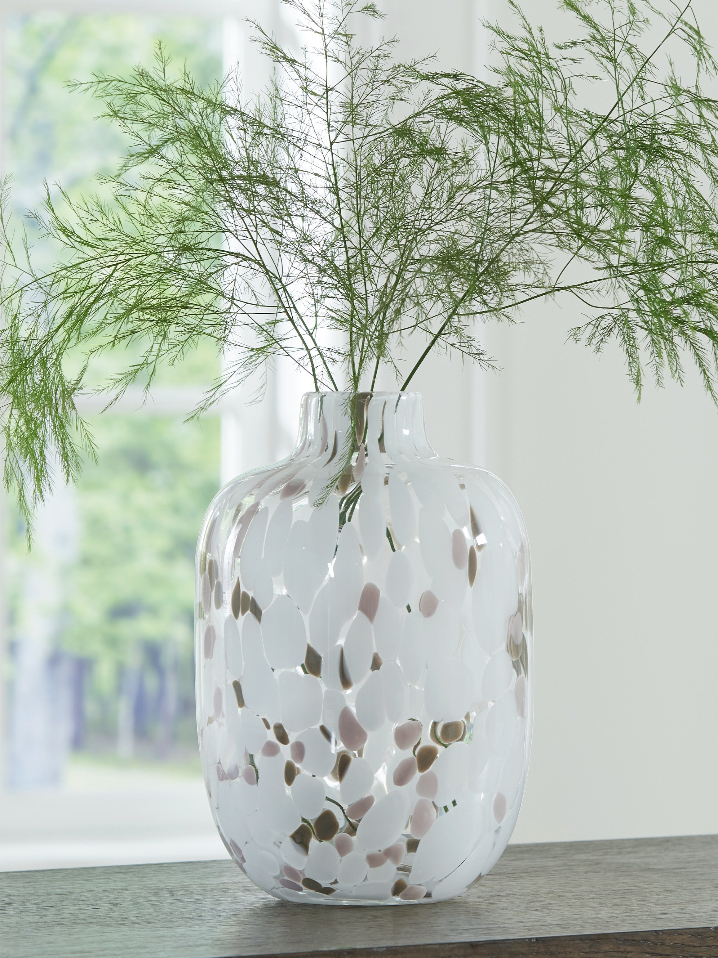 3 Brothers Decor - Ashley Furniture - Keelton Vase - Vase / White/Taupe/Pink - A2000759