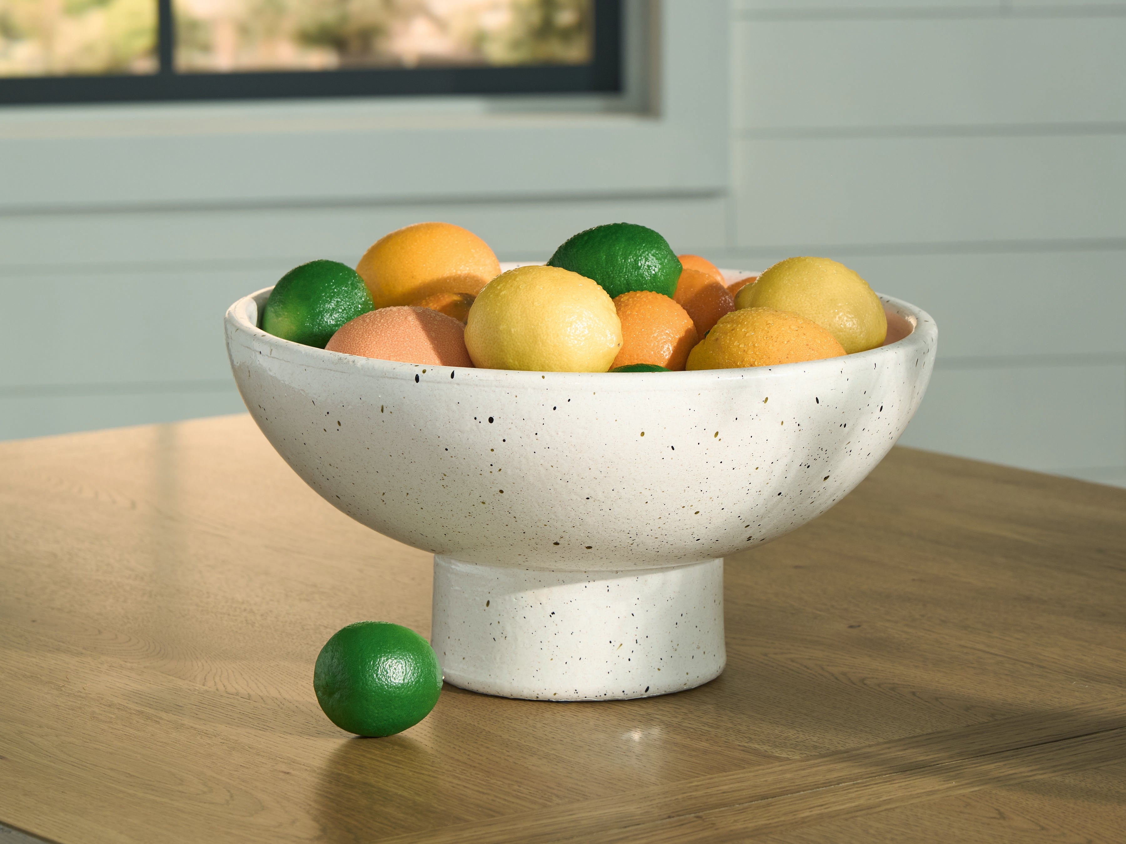 3 Brothers Decor - Ashley Furniture - Dallinworth Bowl - Bowl / White/Black - A2000833