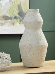 3 Brothers Decor - Ashley Furniture - Dawthorne Vase - Vase / Cream - A2000850