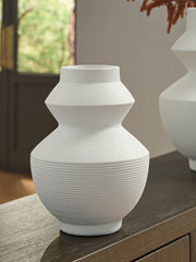 3 Brothers Decor - Ashley Furniture - Naveen Vase - Vase / White - A2000870