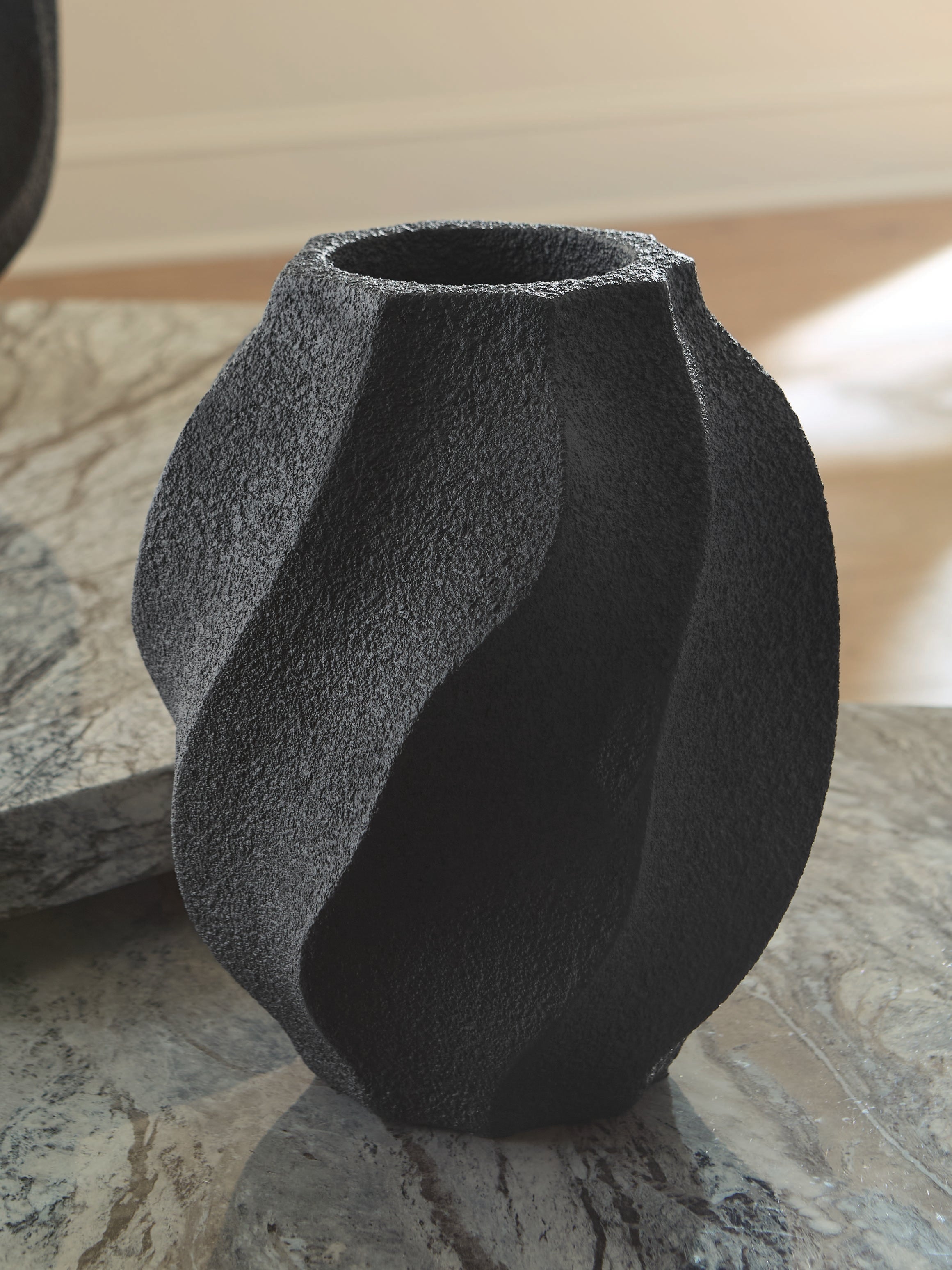 3 Brothers Decor - Ashley Furniture - Judworth Vase - Vase / Black - A2000875