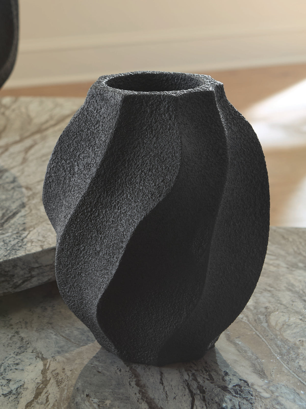 3 Brothers Decor - Ashley Furniture - Judworth Vase - Vase / Black - A2000875