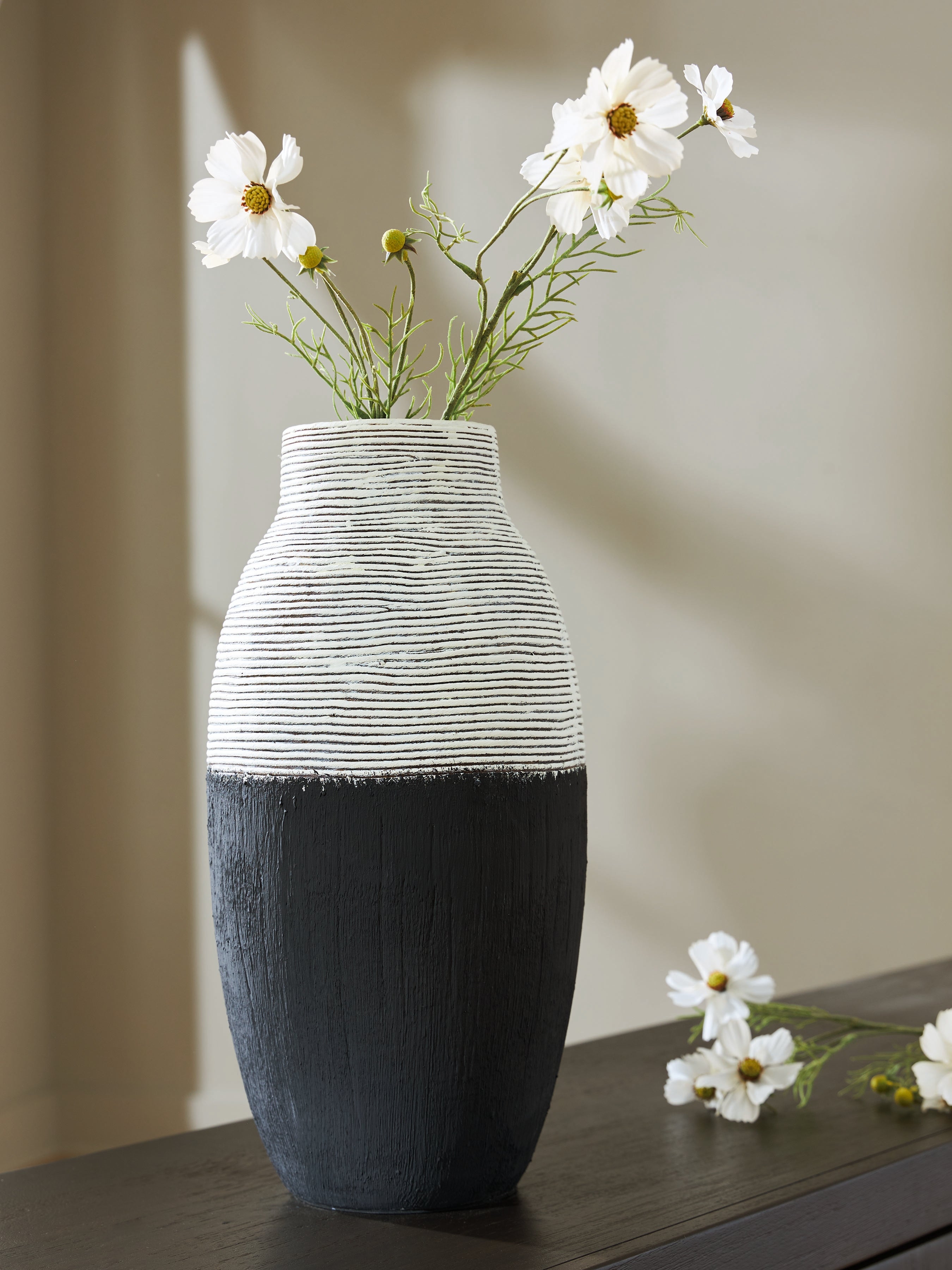 3 Brothers Decor - Ashley Furniture - Girtha Vase - Vase / Antique White/Black - A2000877