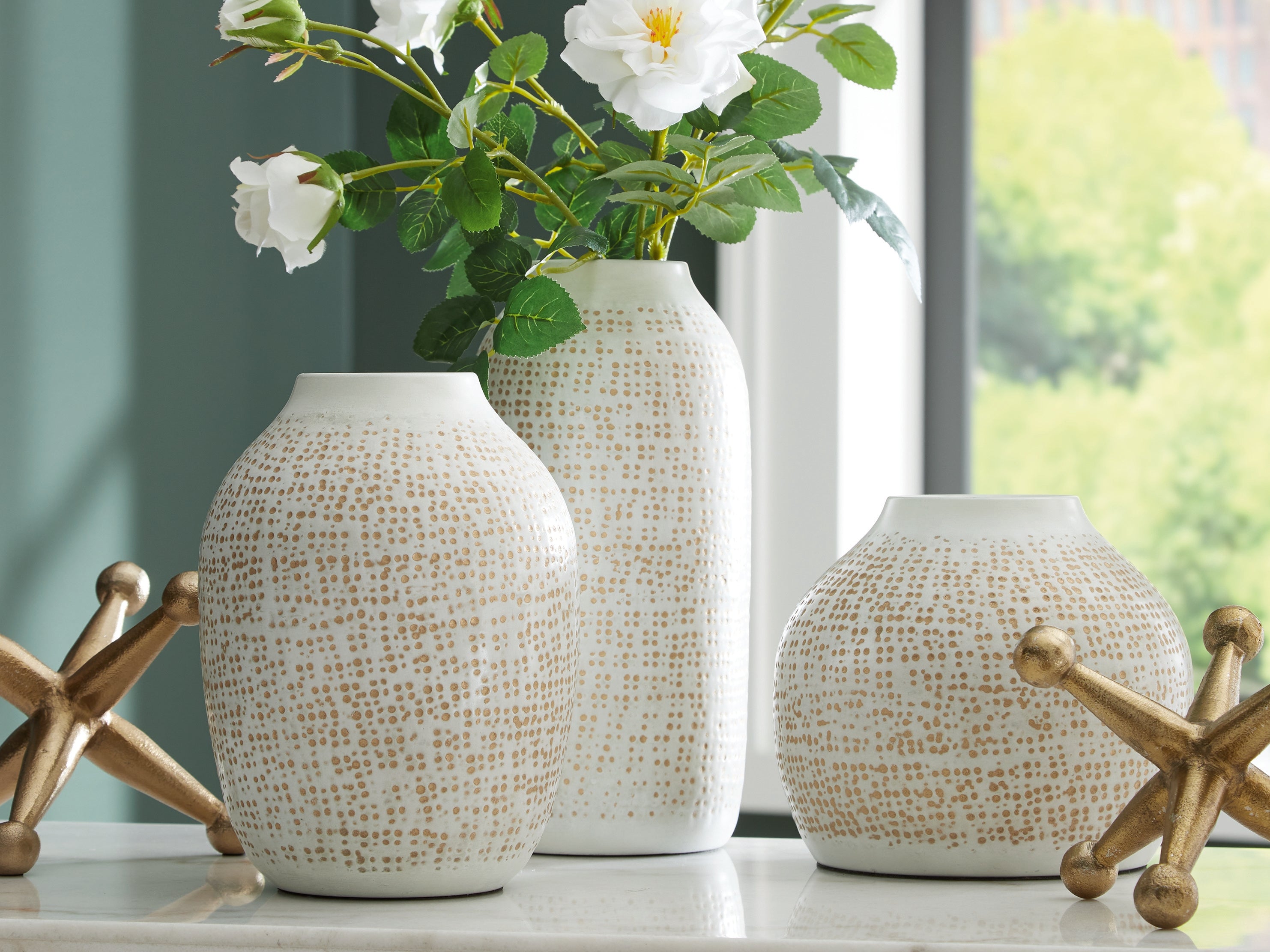 3 Brothers Decor - Ashley Furniture - Vinburn Accessory Set (Set of 5) - Accessory Set (5/CN) / White/Gold Finish - A2C00213