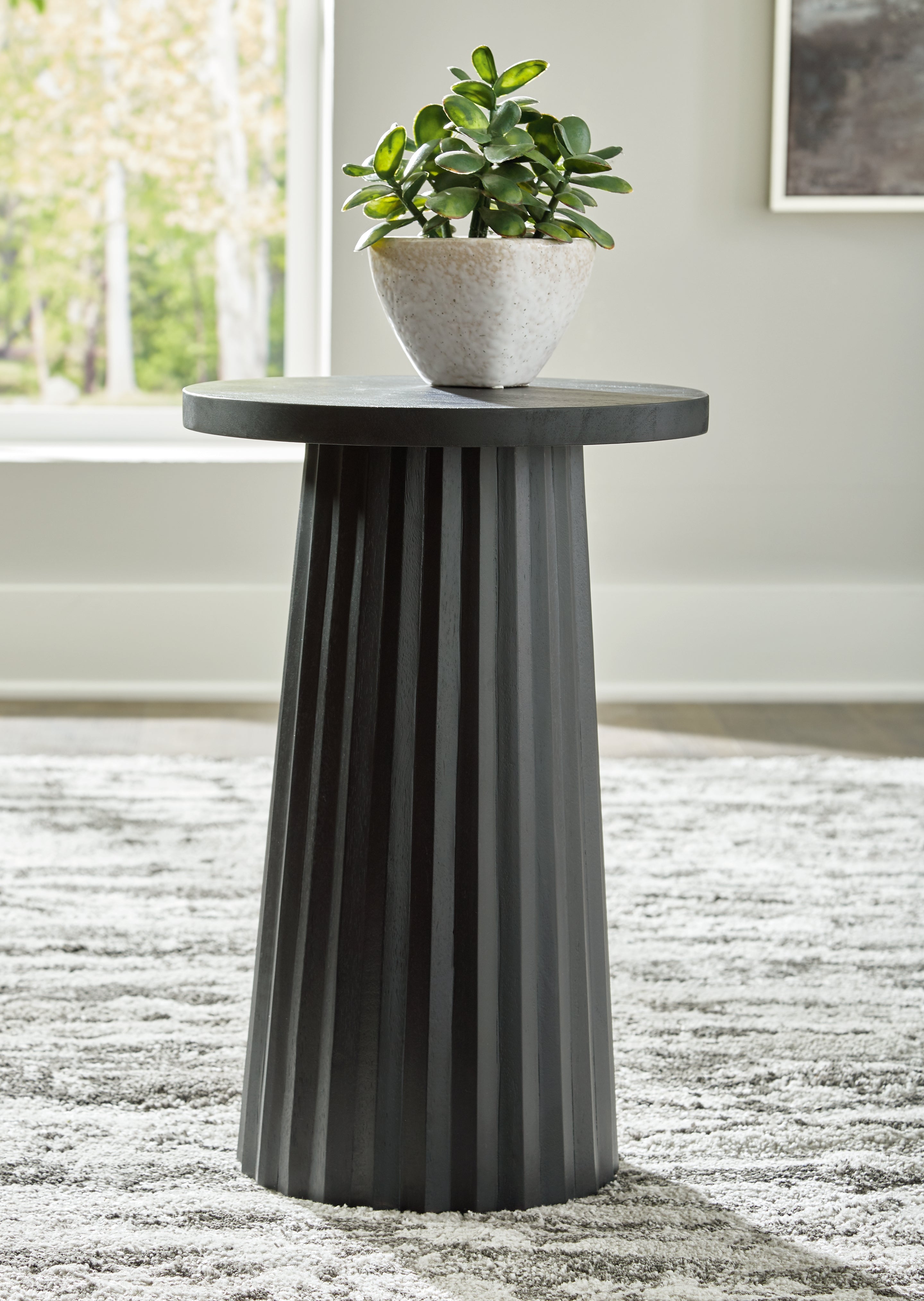 3 Brothers Decor - Ashley Furniture - Ceilby Accent Table - Accent Table / Black - A4000603