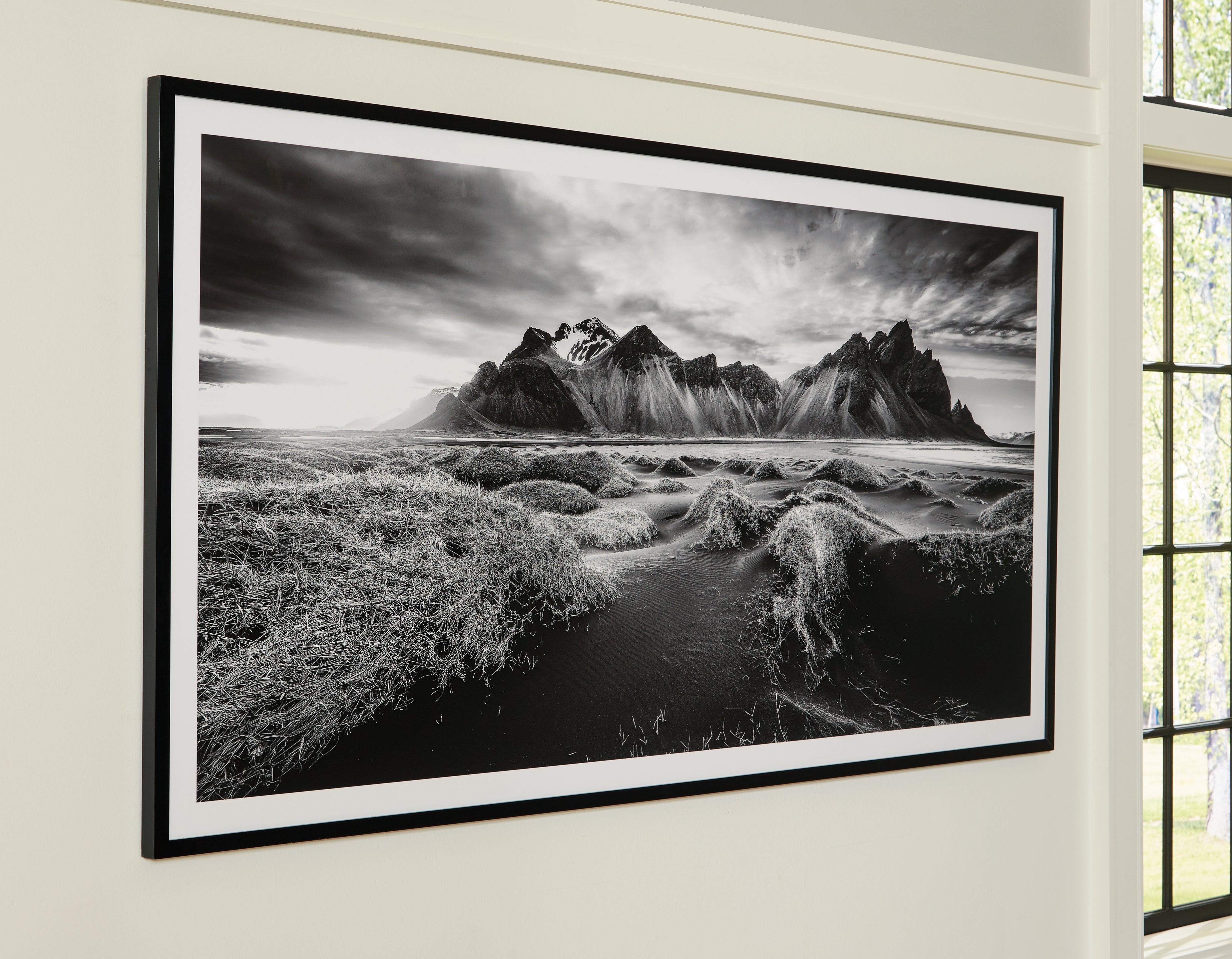 3 Brothers Decor - Ashley Furniture - Delstone Wall Decor - Wall Art / Black/White - A8000424