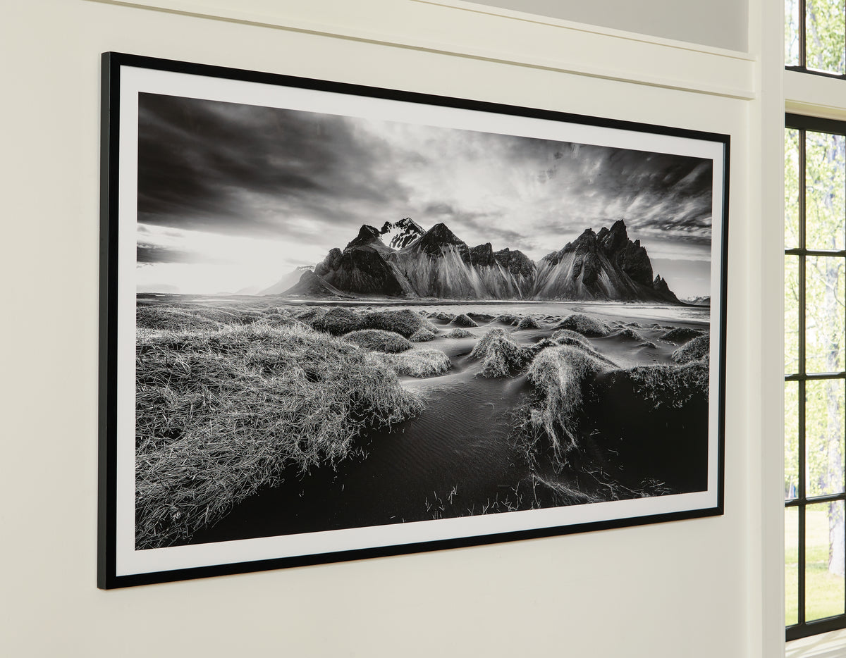 3 Brothers Decor - Ashley Furniture - Delstone Wall Decor - Wall Art / Black/White - A8000424