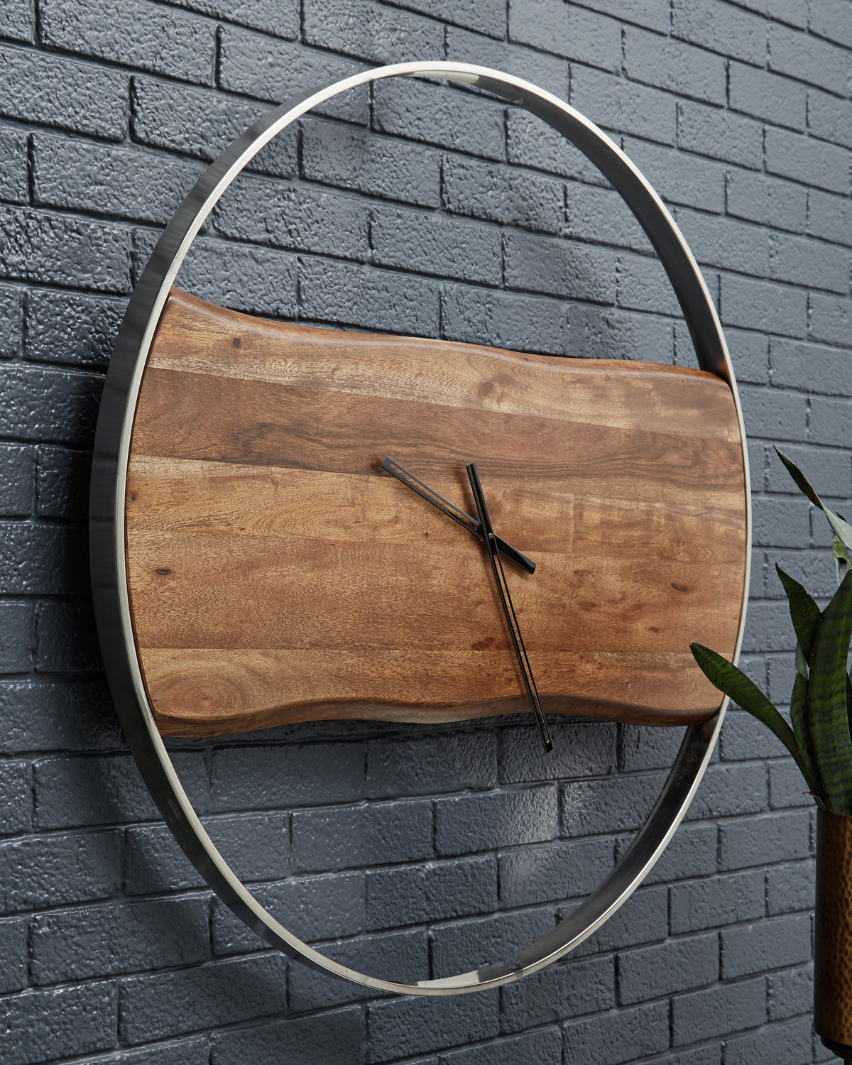 3 Brothers Decor - Ashley Furniture - Panchali Wall Decor - Wall Clock / Brown/Silver Finish - A8010198