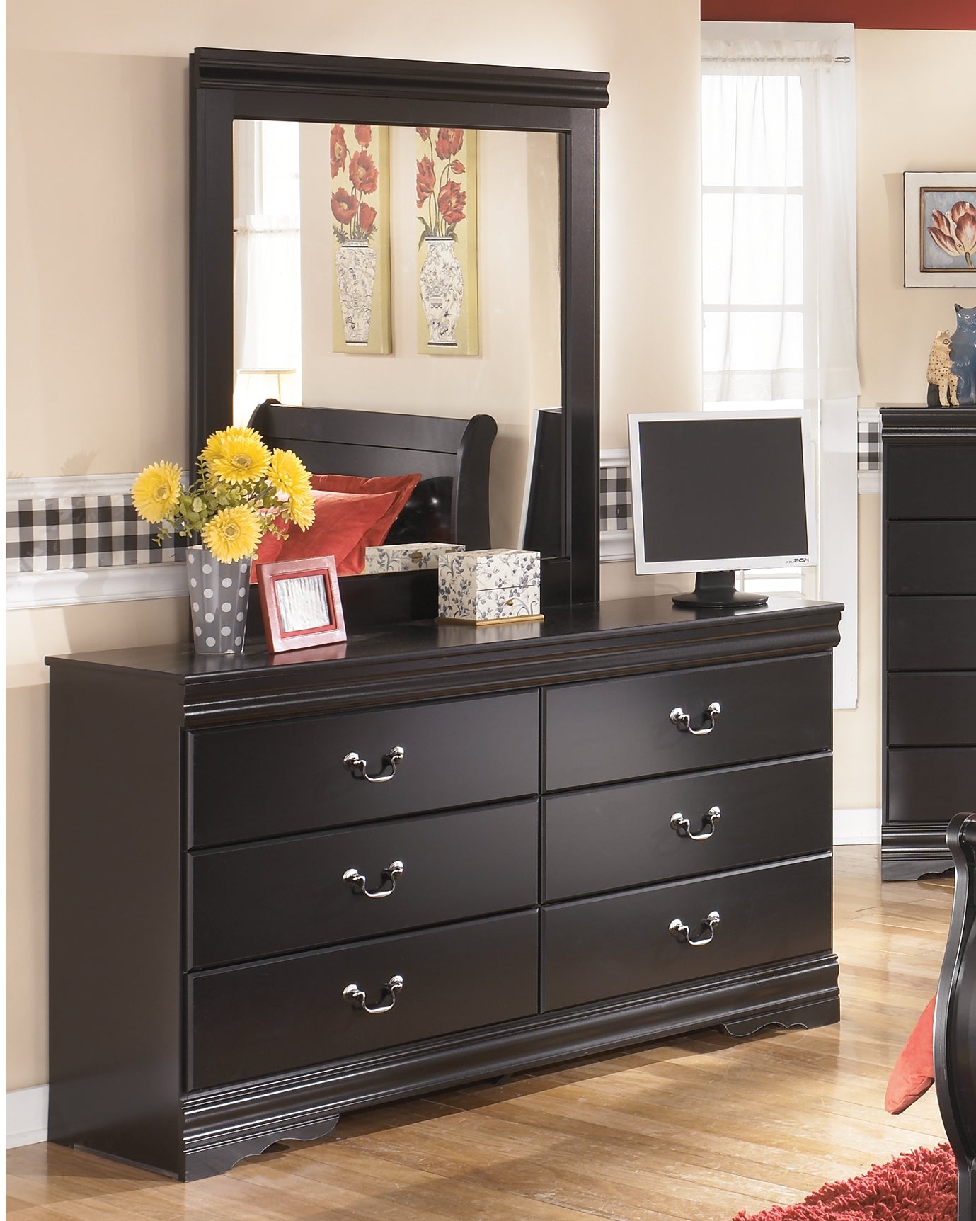 3 Brothers Decor - Ashley Furniture - Huey Vineyard Bedroom - Dresser and Mirror / Black - B128B1
