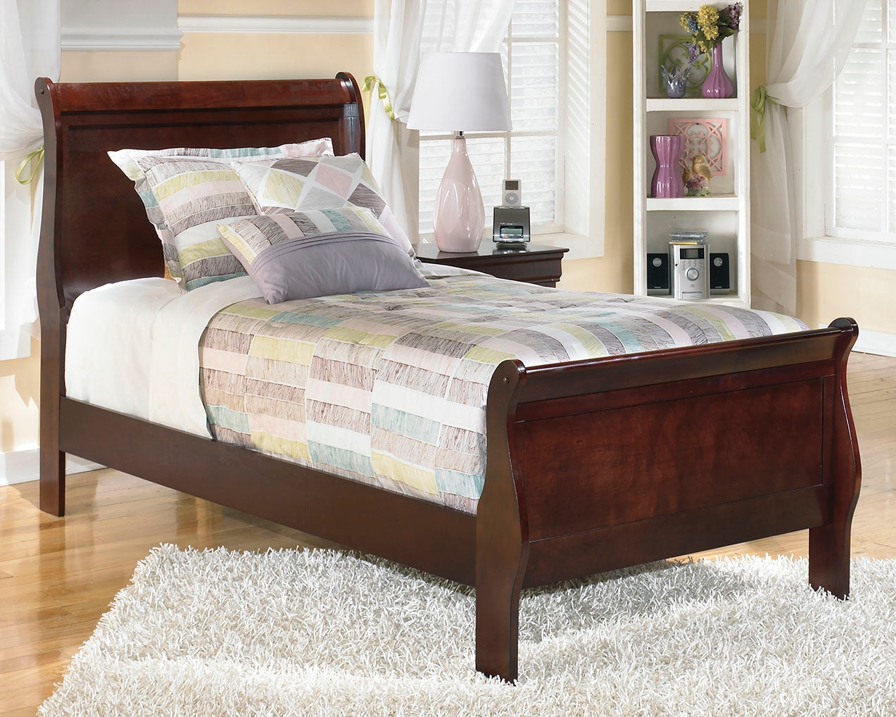 3 Brothers Decor - Ashley Furniture - Alisdair Bedroom - Twin Sleigh Bed / Reddish Brown - B376B5