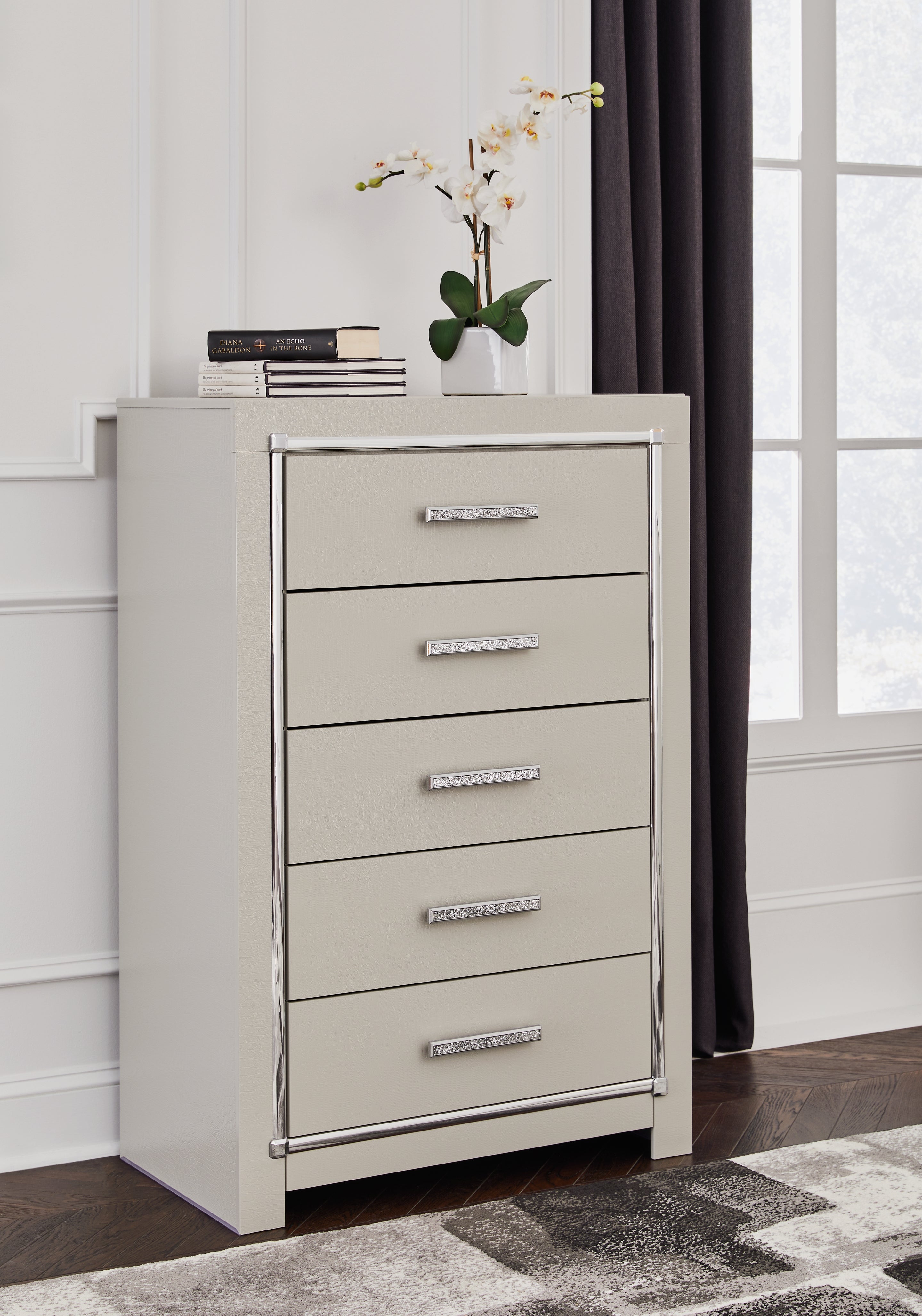 3 Brothers Decor - Ashley Furniture - Zyniden Bedroom - Five Drawer Chest / Silver - B2114-46