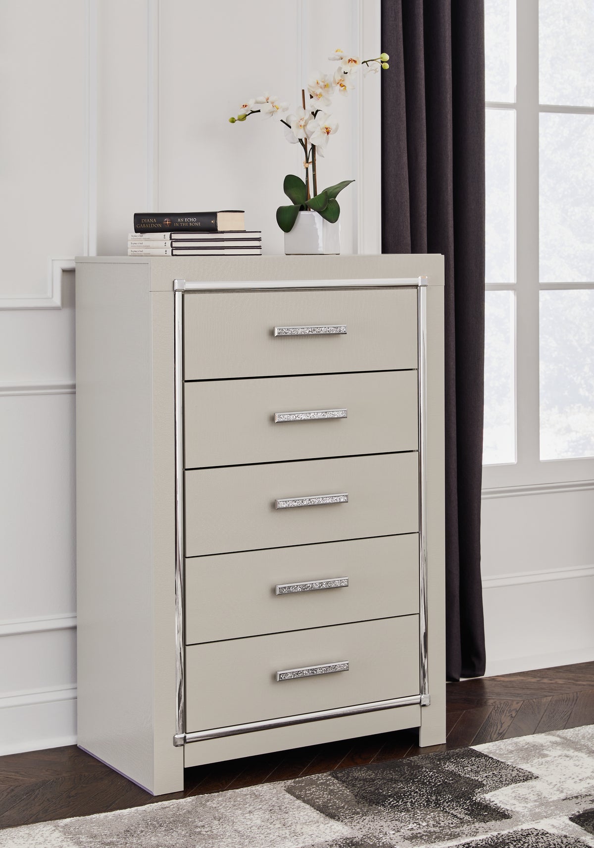 3 Brothers Decor - Ashley Furniture - Zyniden Bedroom - Five Drawer Chest / Silver - B2114-46