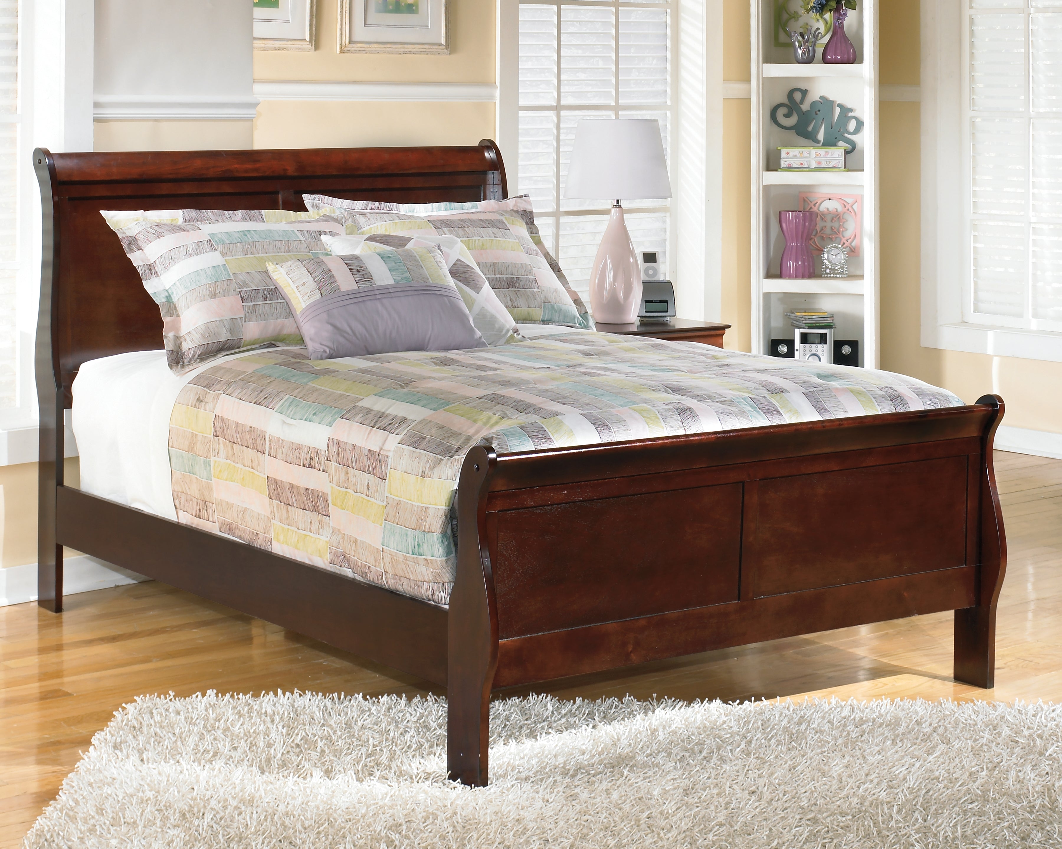 3 Brothers Decor - Ashley Furniture - Alisdair Bedroom - Full Sleigh Bed / Reddish Brown - B376B4