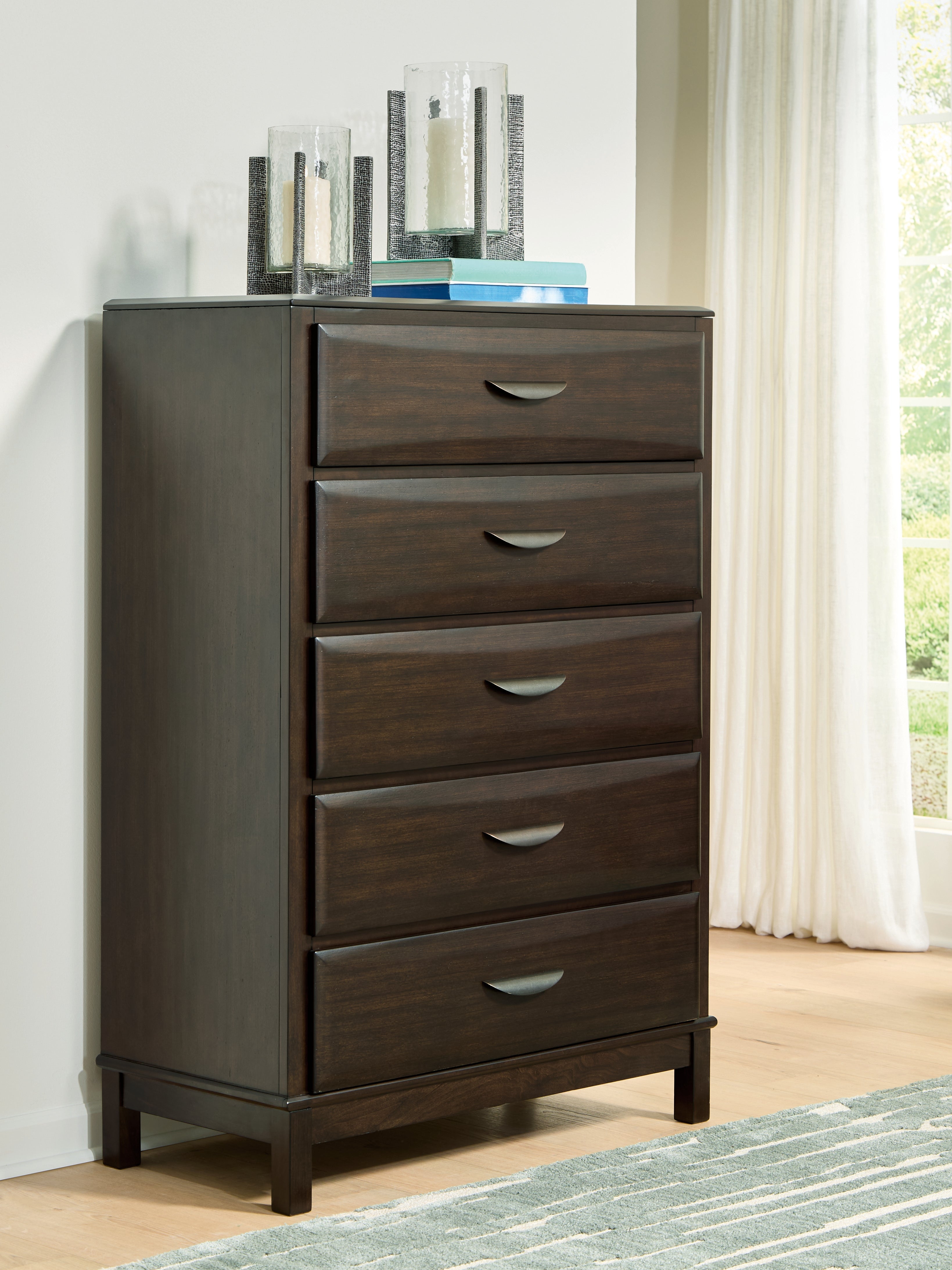 3 Brothers Decor - Ashley Furniture - Vanmore Bedroom - Five Drawer Chest / Dark Brown - B479-46