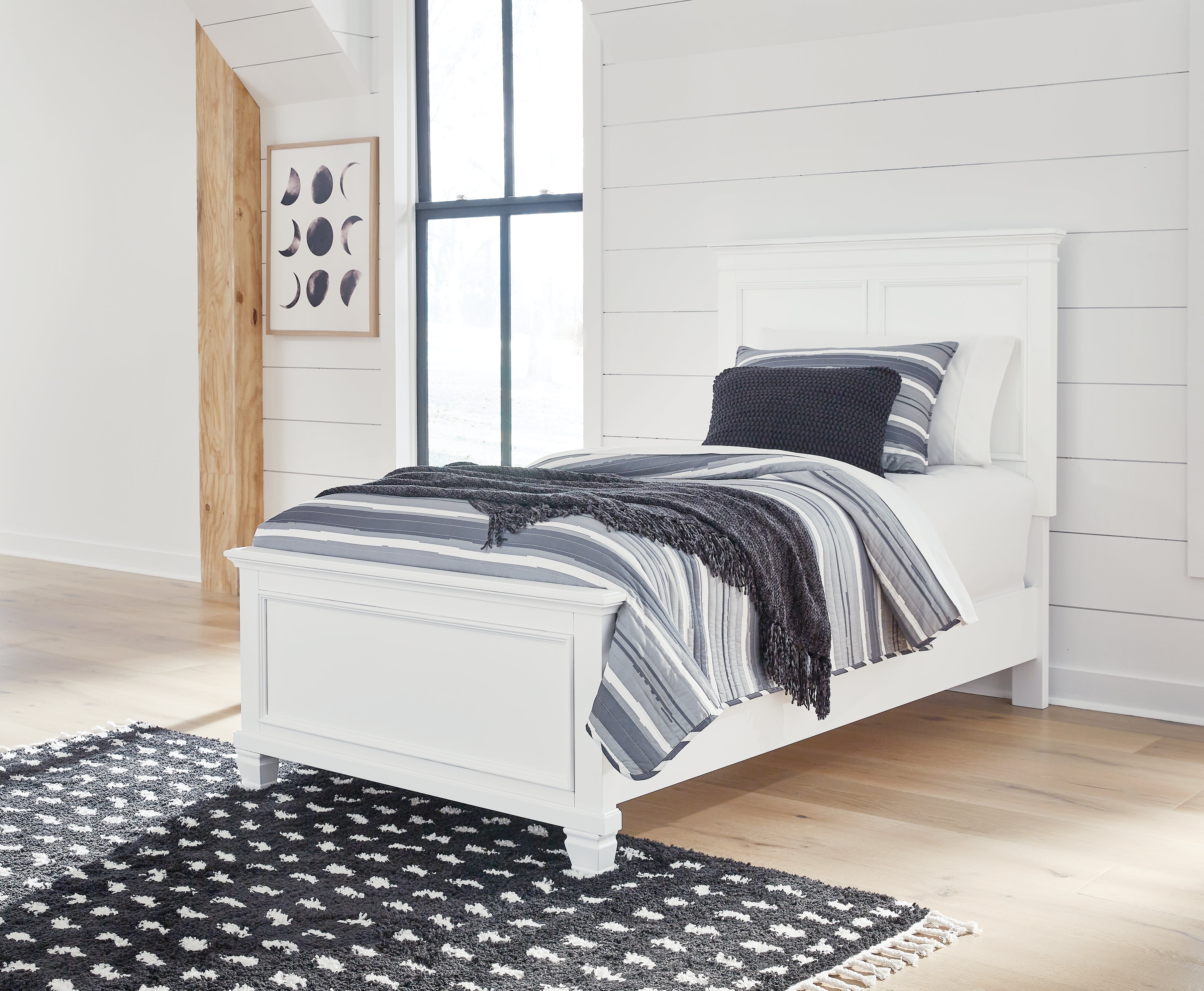 3 Brothers Decor - Ashley Furniture - Fortman Bedroom - Twin Panel Bed / White - B680B6