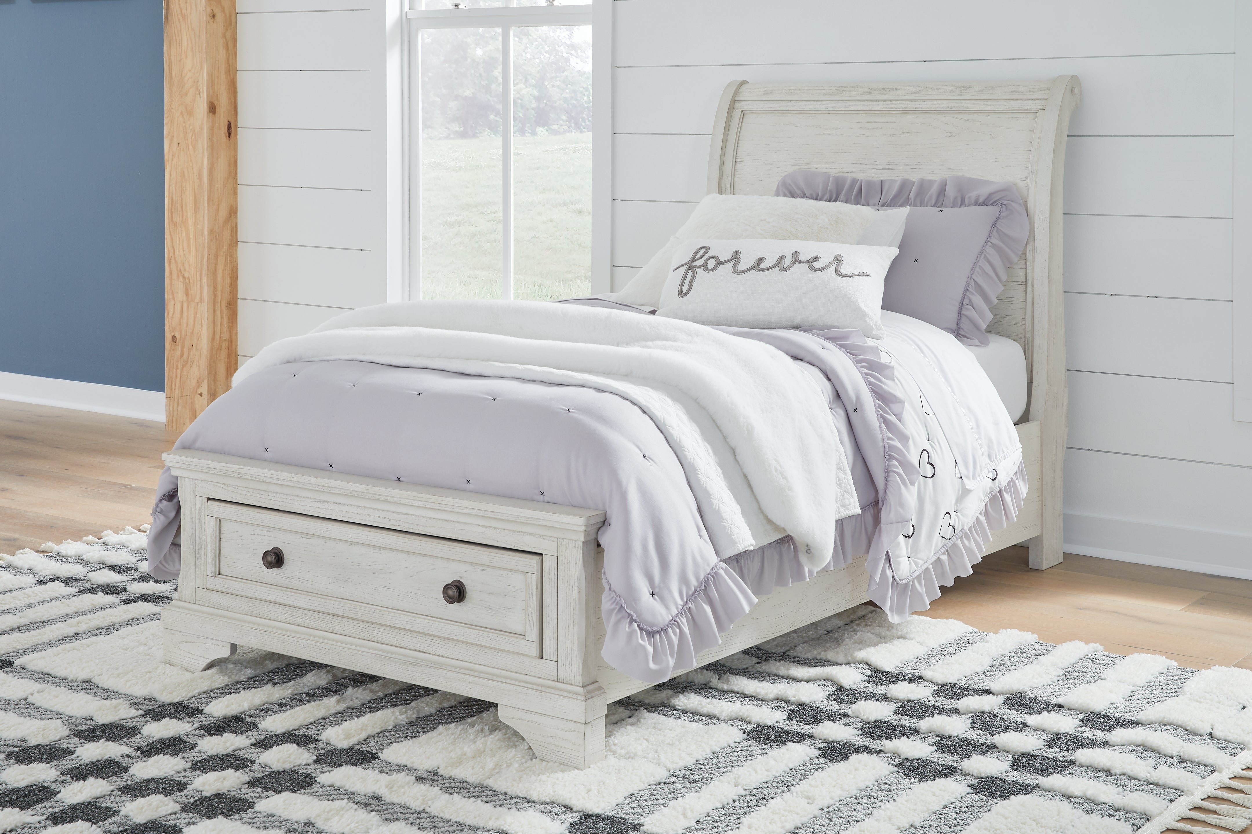 3 Brothers Decor - Ashley Furniture - Robbinsdale Bedroom - Twin Sleigh Storage Bed / Antique White - B742B12