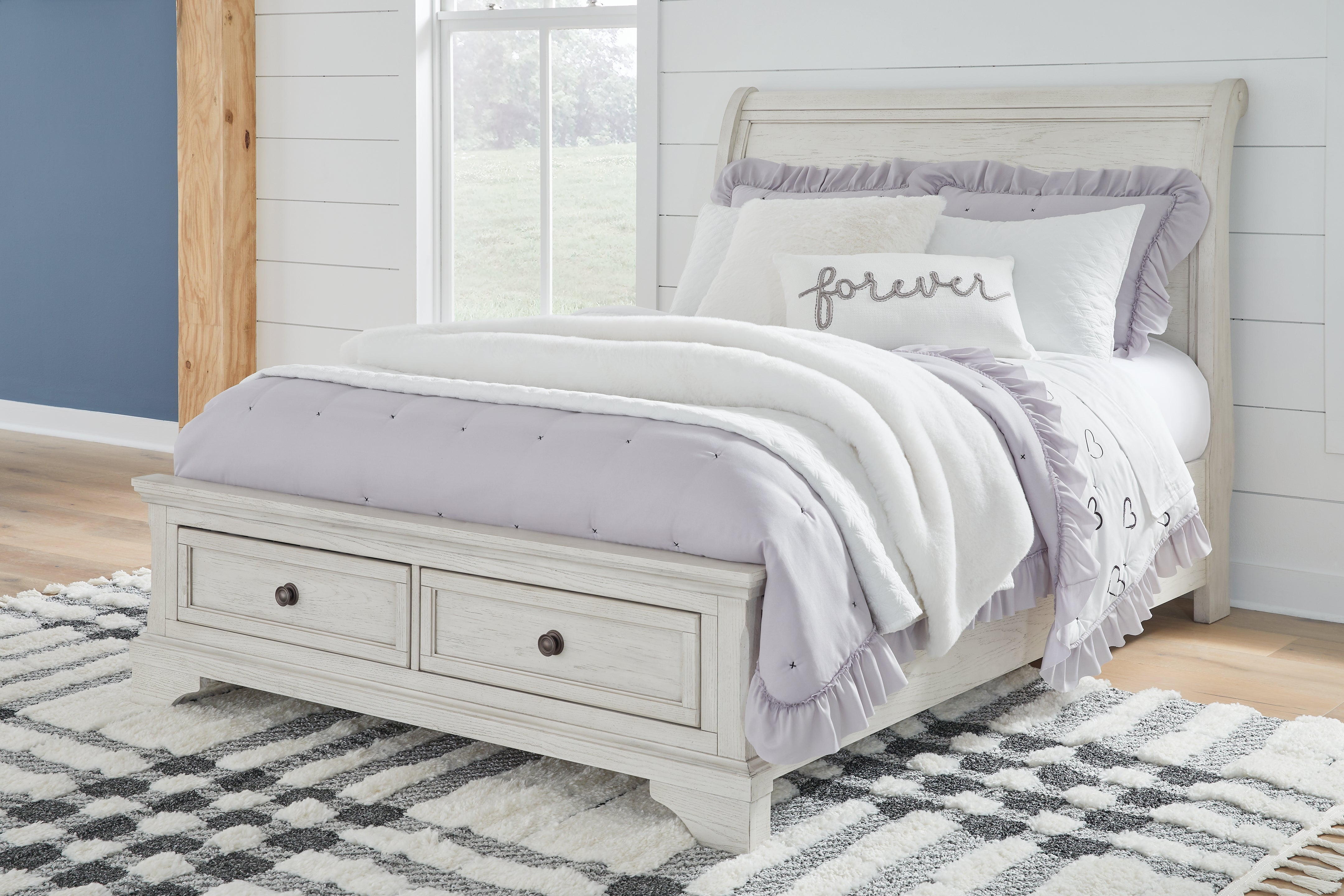 3 Brothers Decor - Ashley Furniture - Robbinsdale Bedroom - Full Sleigh Storage Bed / Antique White - B742B13