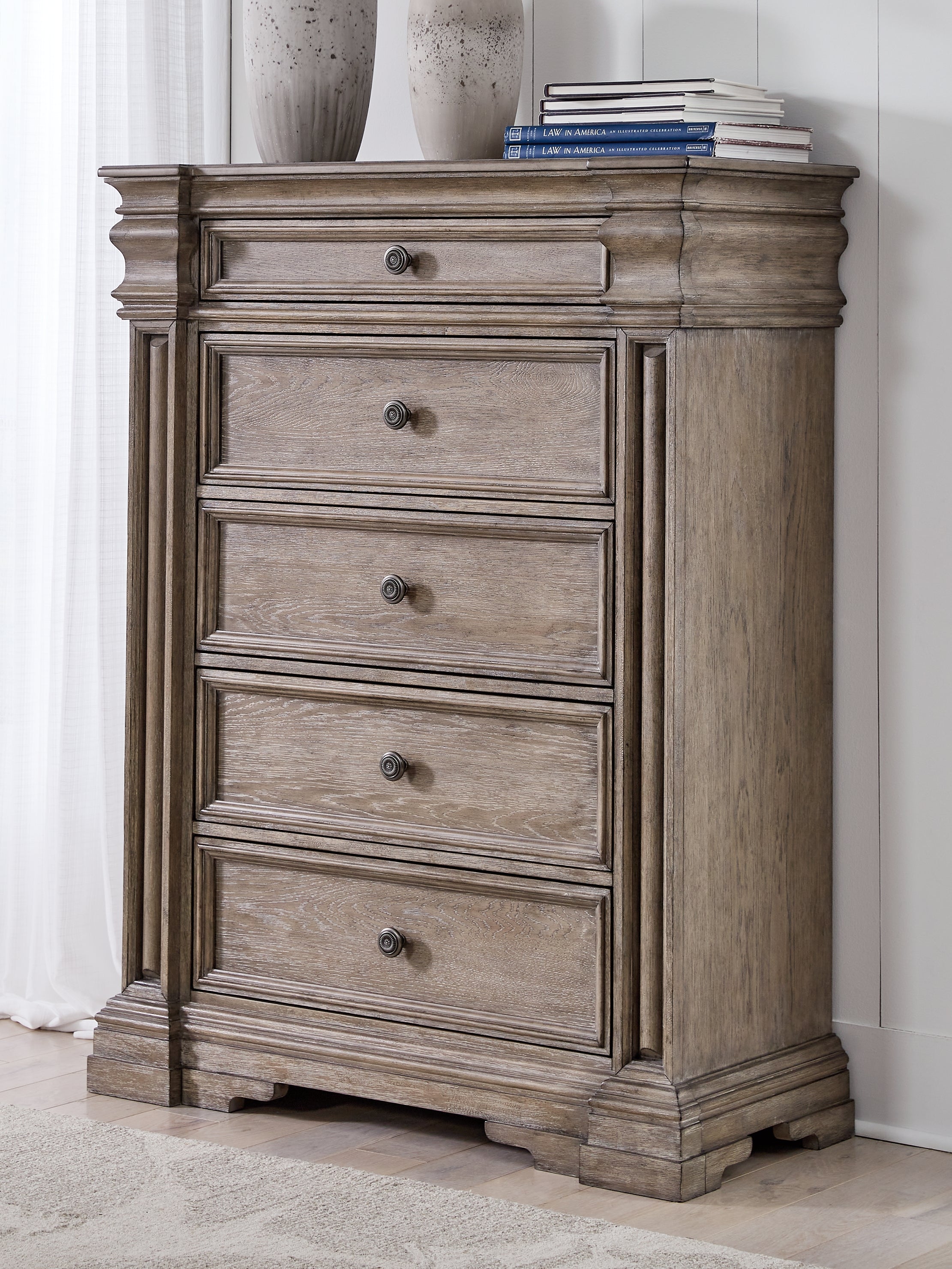 3 Brothers Decor - Ashley Furniture - Blairhurst Bedroom - Five Drawer Chest / Light Grayish Brown - B916-46