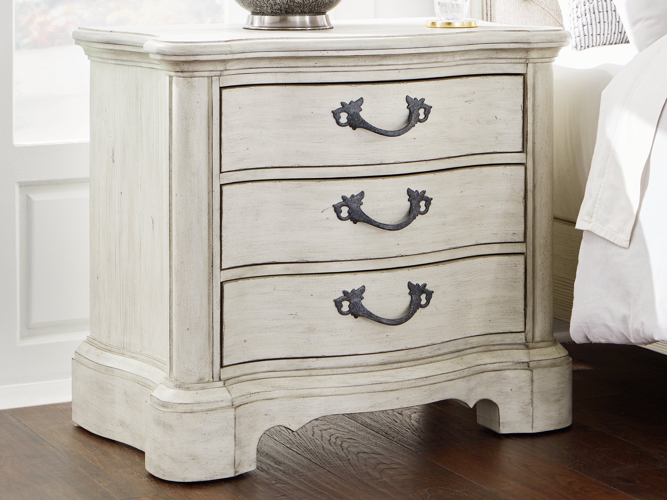 3 Brothers Decor - Ashley Furniture - Arlendyne Bedroom - Three Drawer Night Stand / Antique White - B980-93