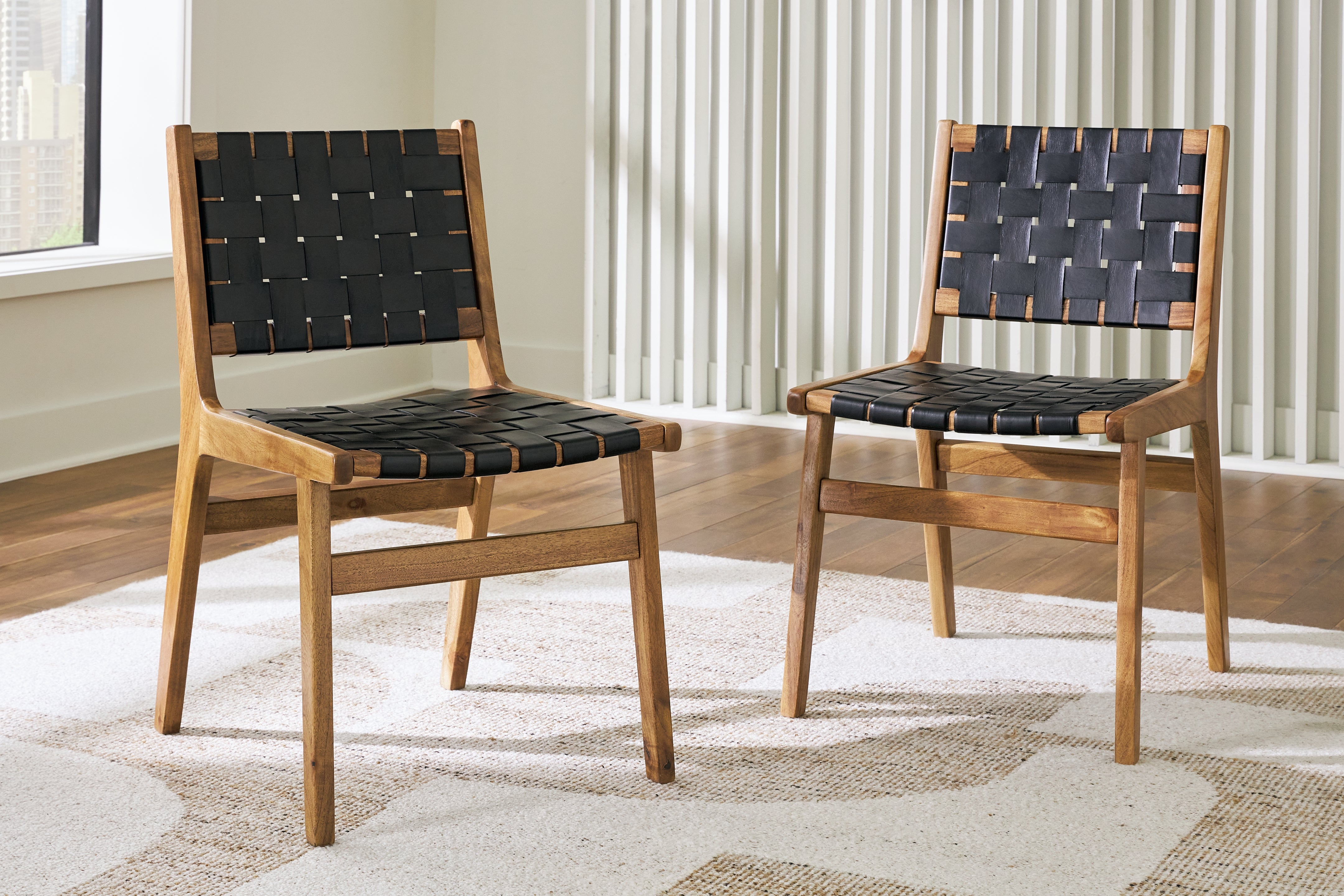 3 Brothers Decor - Ashley Furniture - Fortmaine Dining Room - Dining Chair (Set of 2) / Brown/Black - D872-01X2