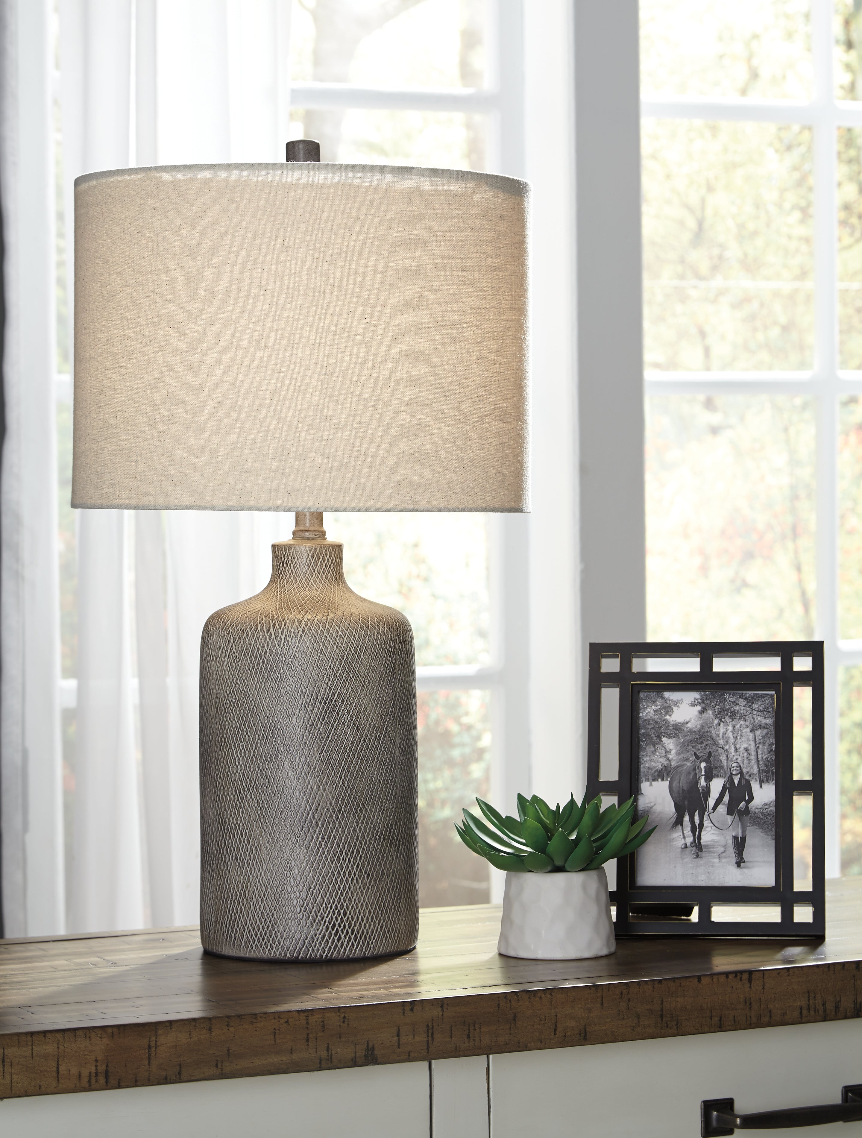 3 Brothers Decor - Ashley Furniture - Linus Lighting - Ceramic Table Lamp (1/CN) / Antique Black - L117964