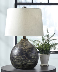 3 Brothers Decor - Ashley Furniture - Maire Lighting - Metal Table Lamp (1/CN) / Black/Gold Finish - L207294