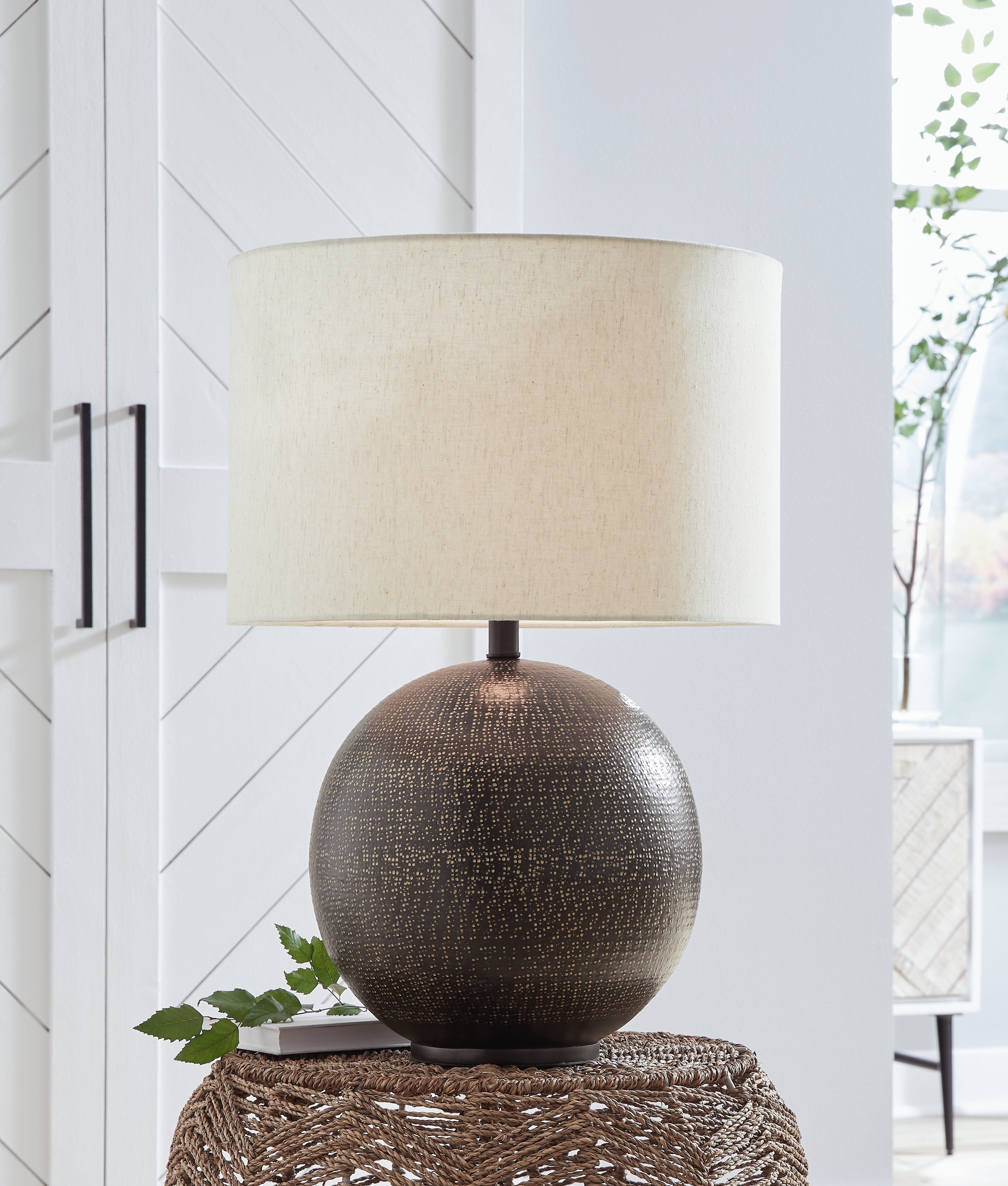 3 Brothers Decor - Ashley Furniture - Hambell Lighting - Table Lamp (Set of 2) / Black/Gold Finish - L207434X2