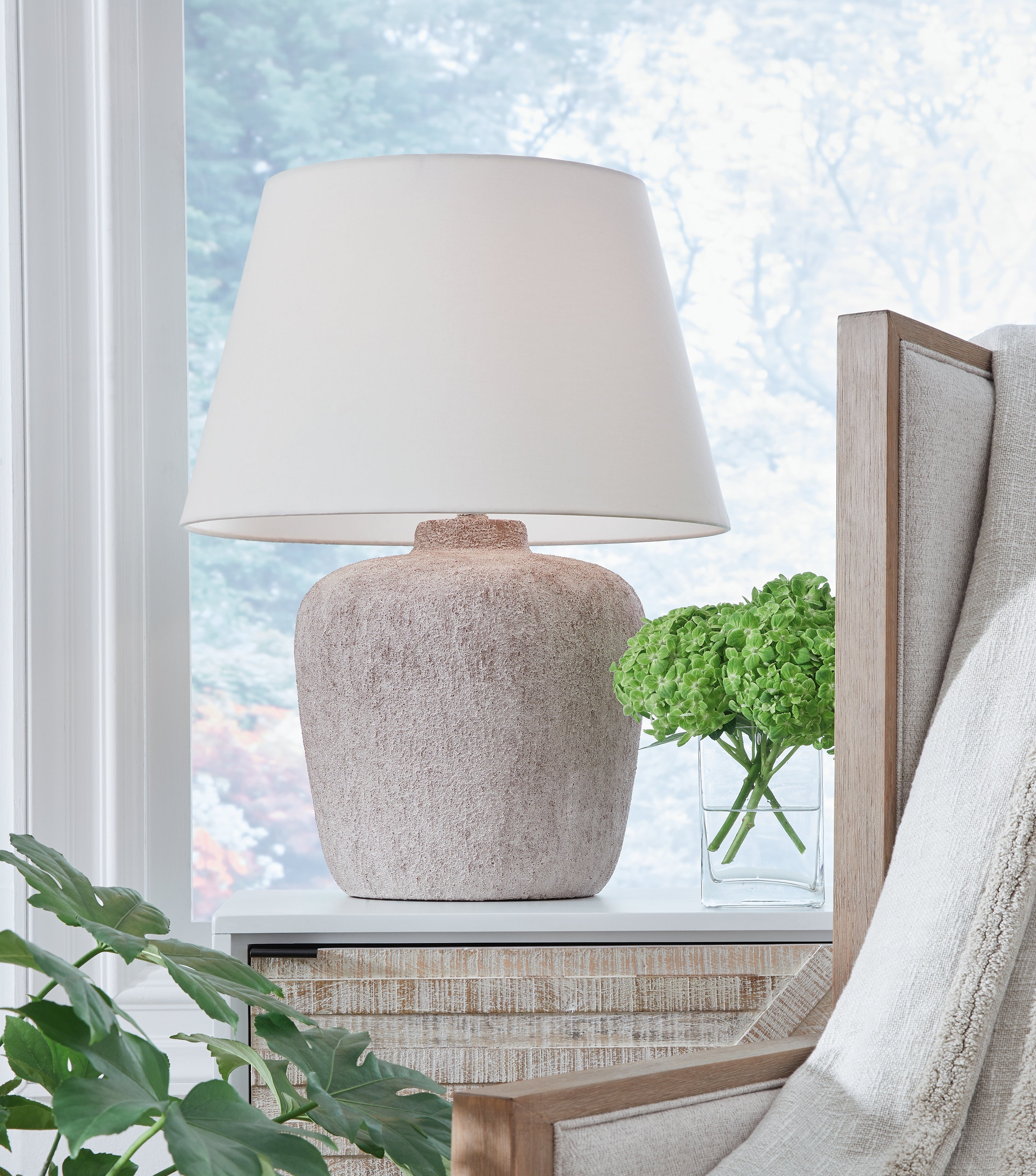 3 Brothers Decor - Ashley Furniture - Danry Lighting - Table Lamp (Set of 2) / Distressed Cream - L207454X2