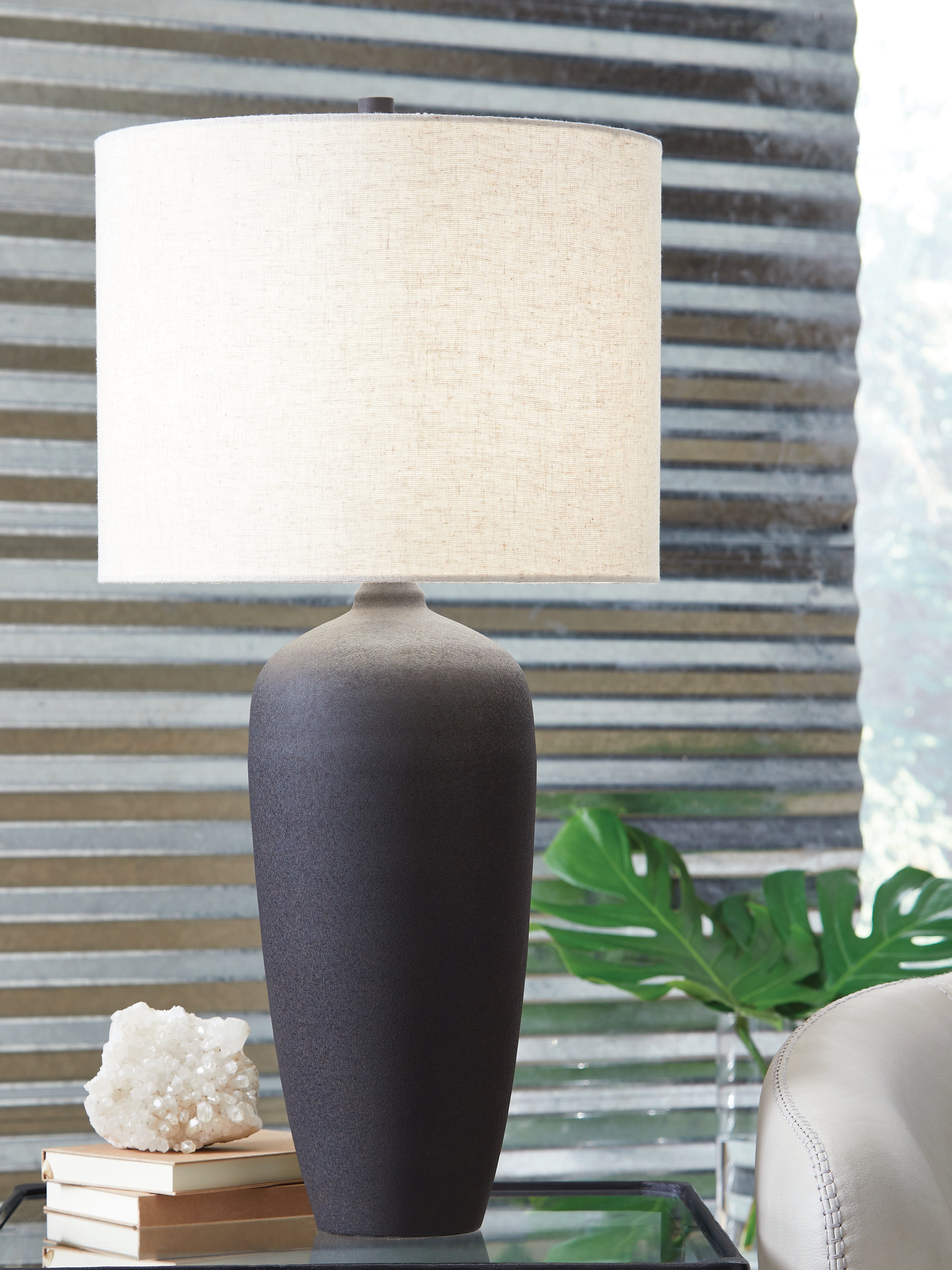 3 Brothers Decor - Ashley Furniture - Ryenburg Lighting - Metal Table Lamp (1/CN) / Black - L207584