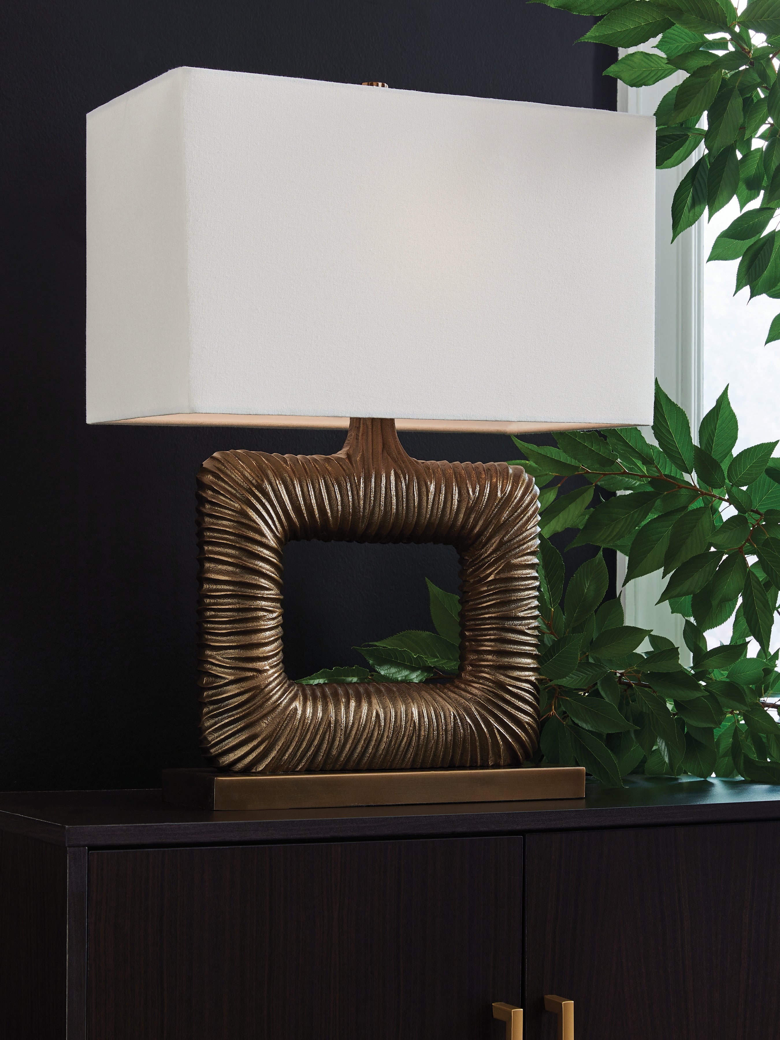 3 Brothers Decor - Ashley Furniture - Garronby Lighting - Metal Table Lamp (1/CN) / Antique Brass Finish - L207604