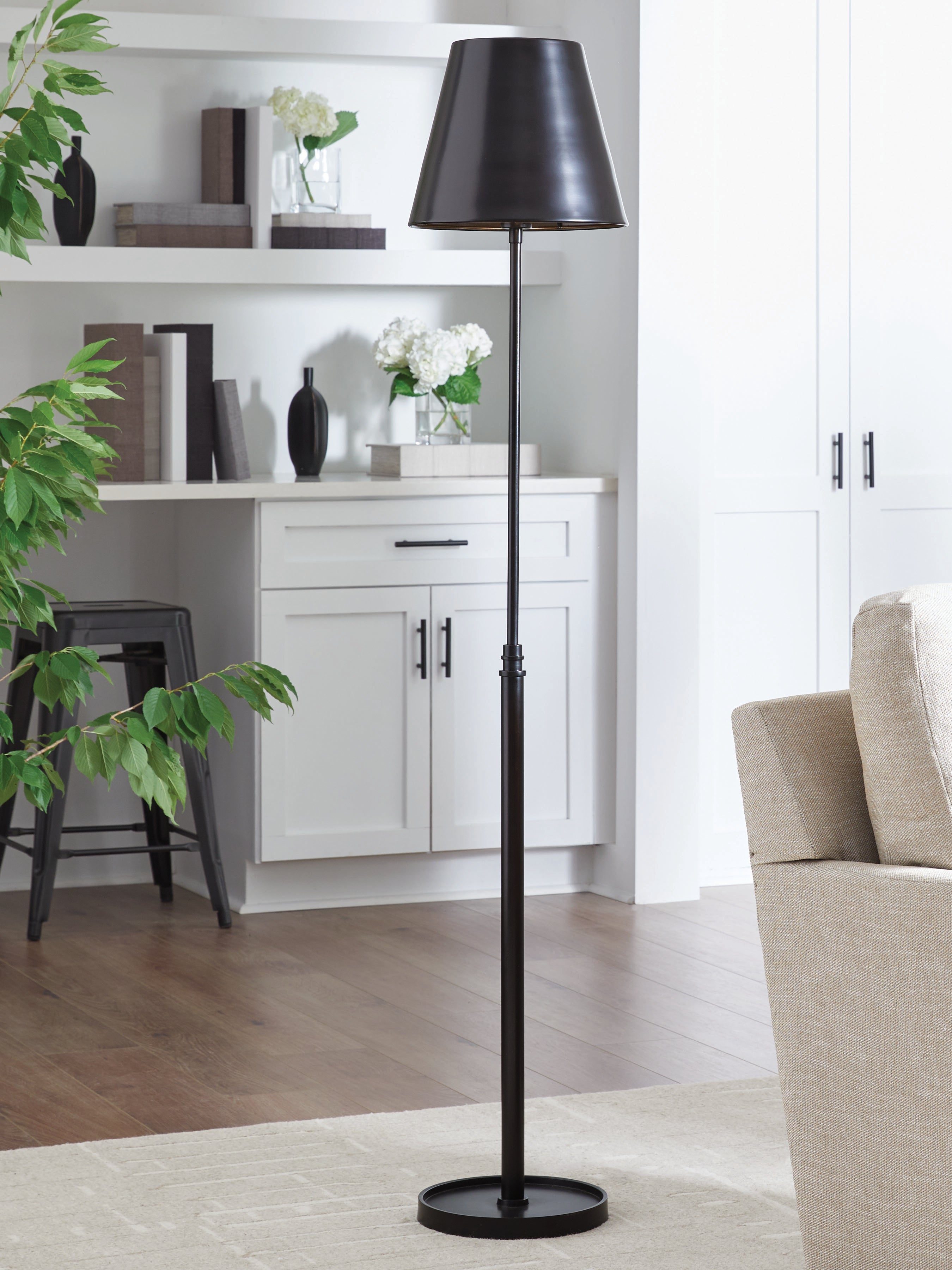 3 Brothers Decor - Ashley Furniture - Wimner Lighting - Metal Floor Lamp (1/CN) / Antique Bronze Finish - L208461