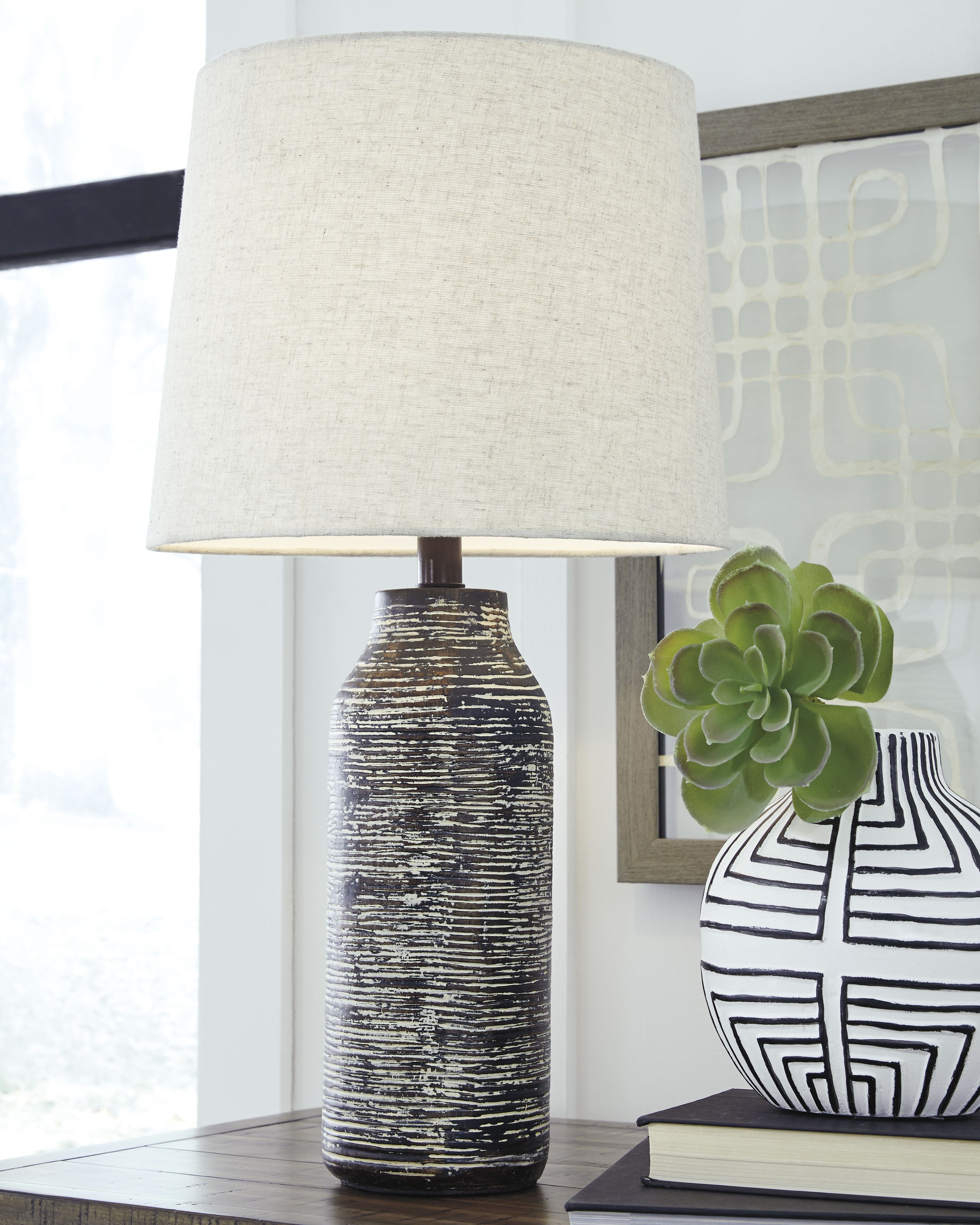3 Brothers Decor - Ashley Furniture - Mahima Lighting - Paper Table Lamp (Set of 2) / Black/White - L235584